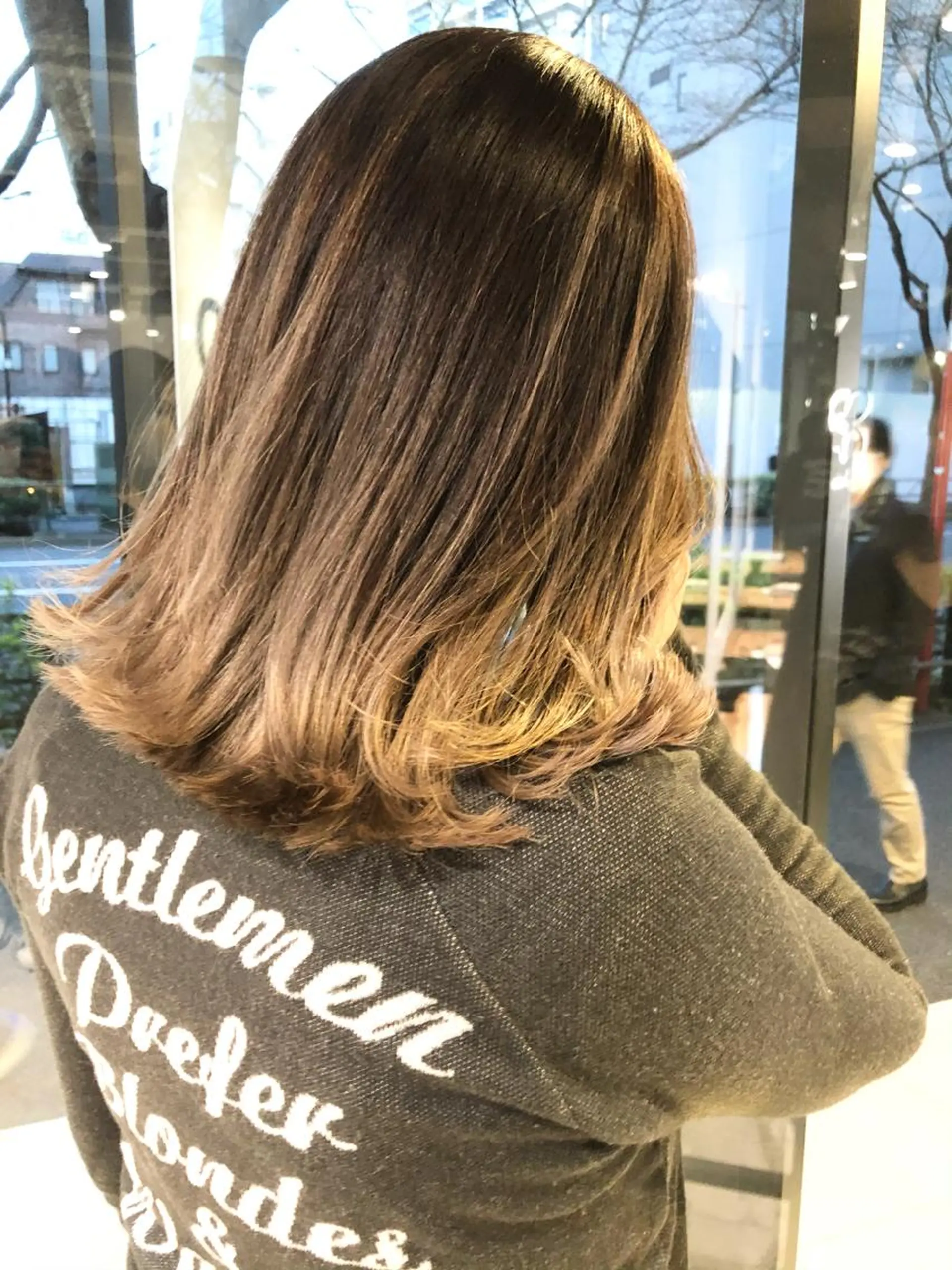 ミディアム レイヤーカット 冨岡 祐太郎✂️のヘアスタイル