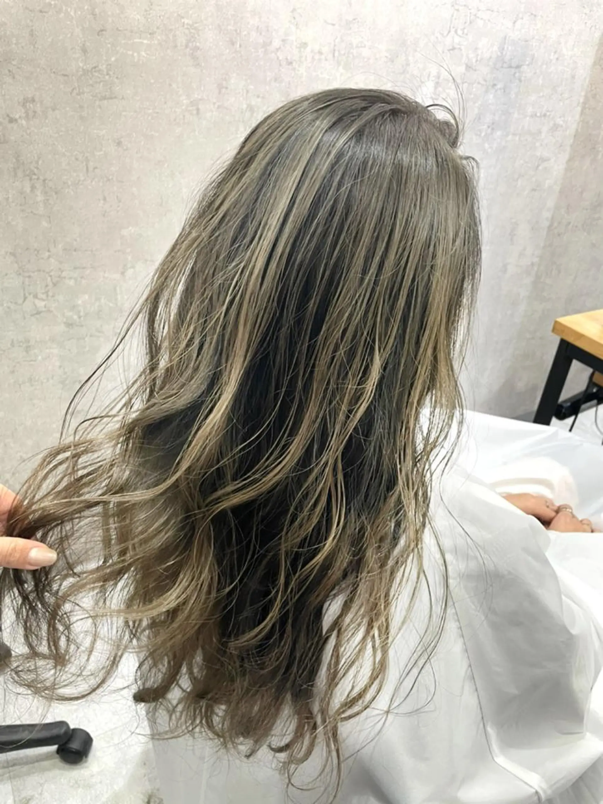 ロング カラー ヘアアレンジ バレイヤージュ ダブルカラー ハイライトカラー ハイライト レイヤーカット ヘアカラー 松井那津子 /ハイライトブリーチのヘアスタイル