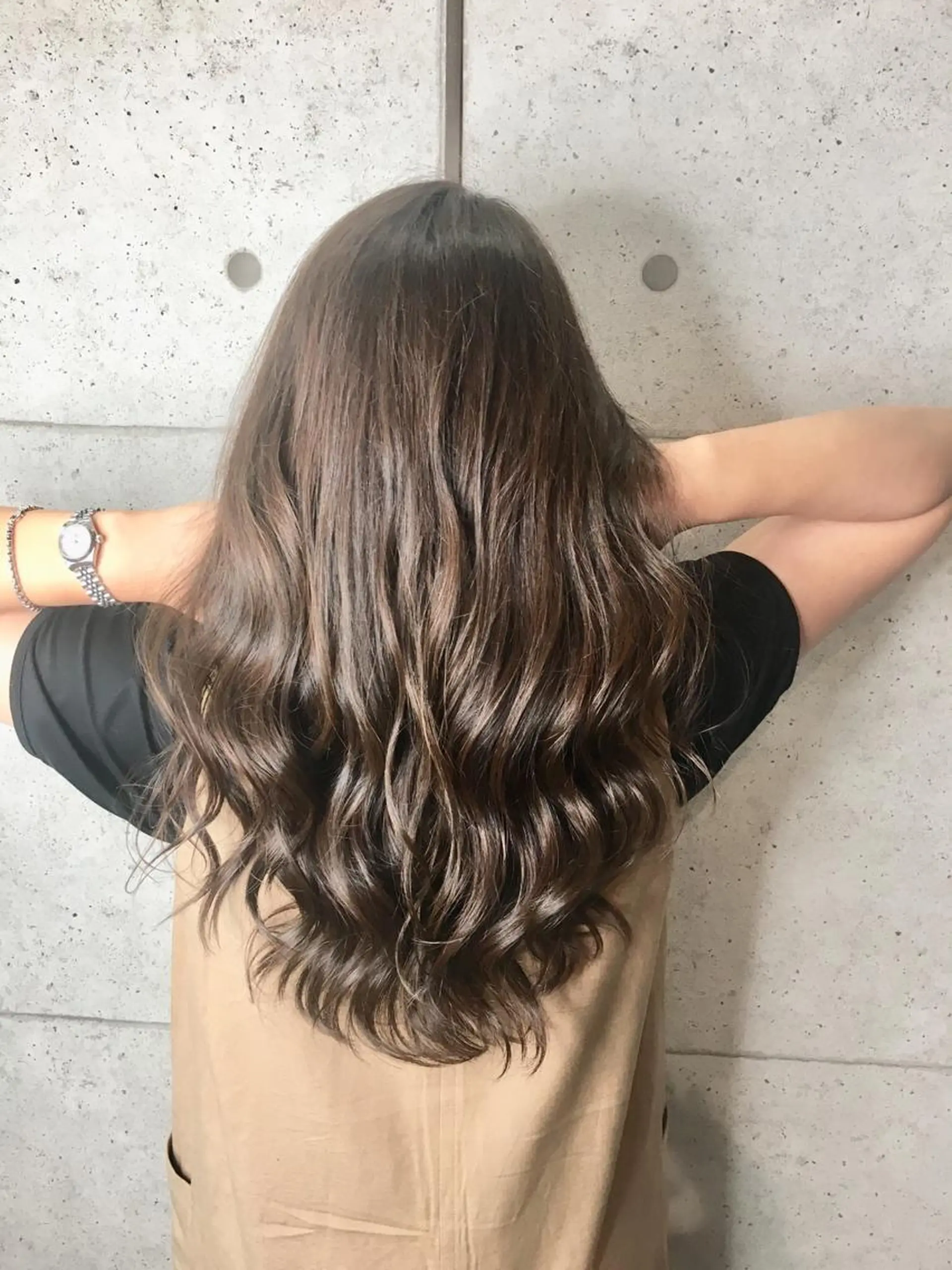 ロング 足立 磨咲のヘアスタイル