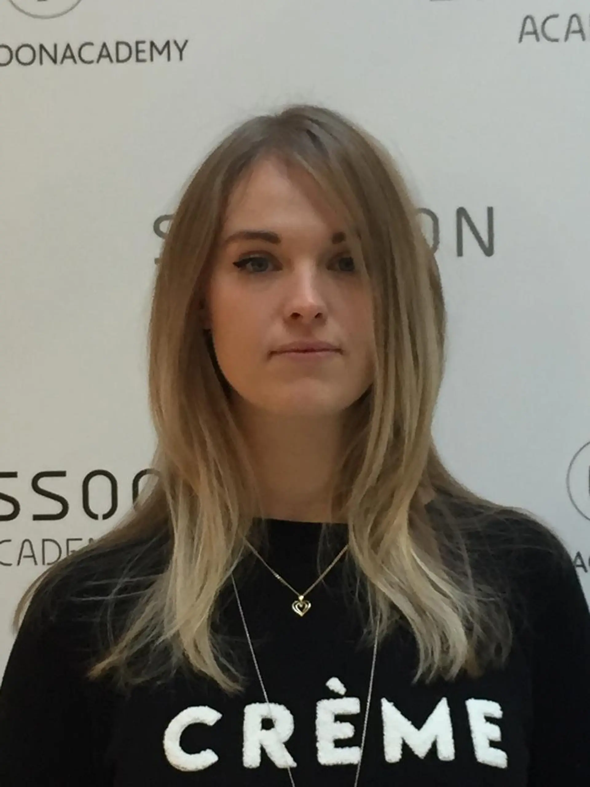 セミロング 韓・中華美女ヘア 🇰🇷×🇨🇳のヘアスタイル