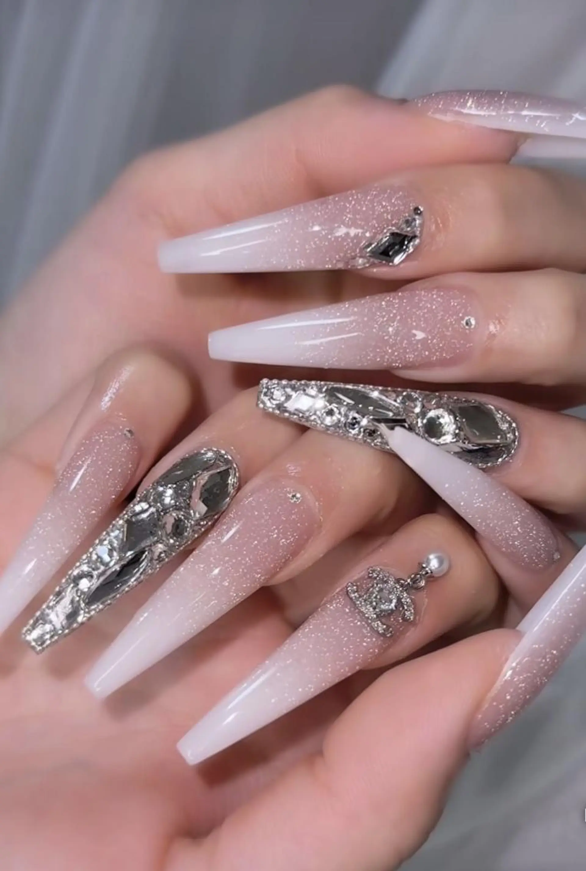 ネイル 長さ出し グラデーション 卒業式 キラキラネイル マグネットネイル Rin Nail池袋のネイルデザイン