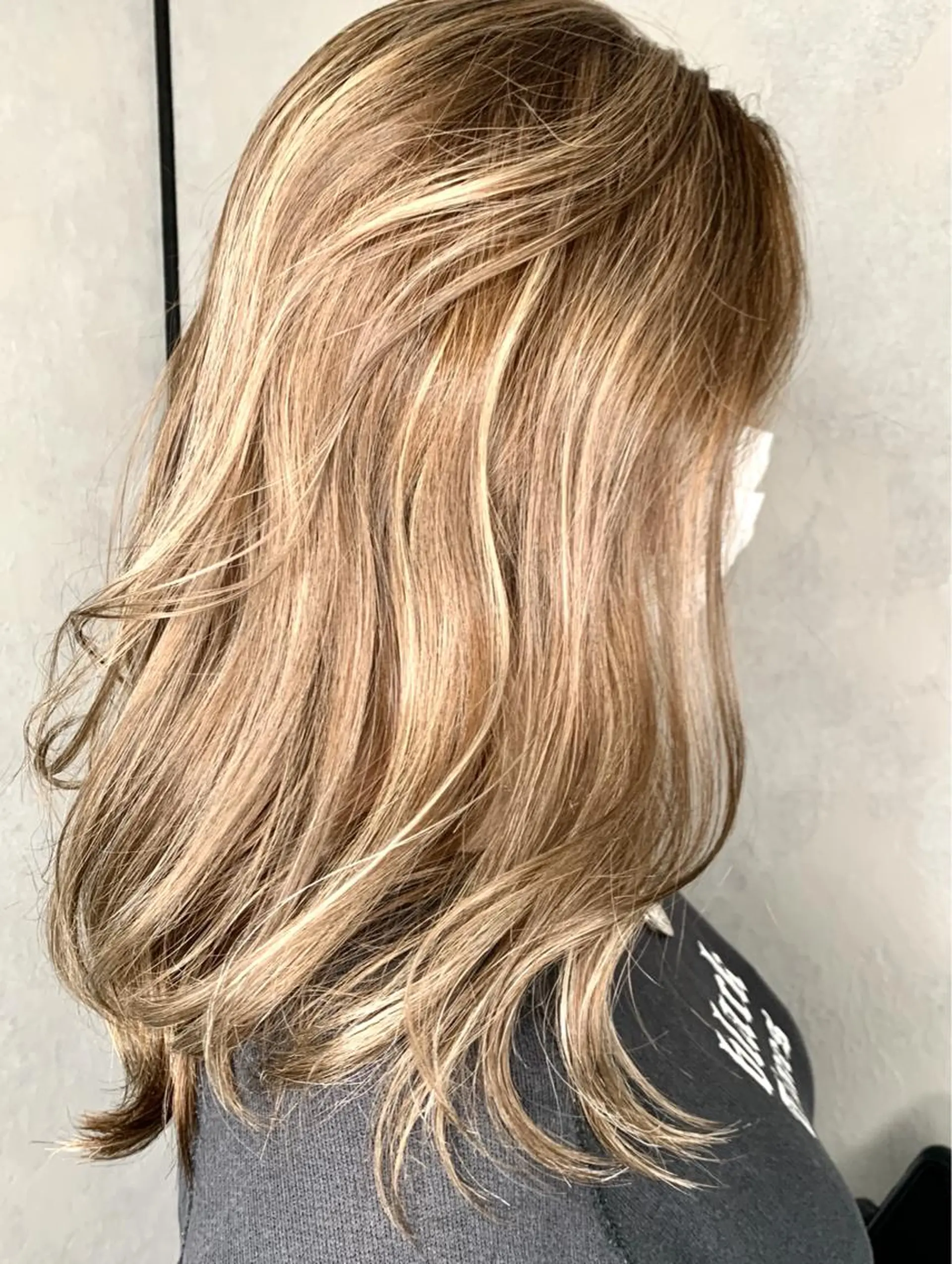 セミロング カラー ベージュカラー ブリーチ ブロンド ブロンドベージュ ケアブリーチ カット ヘアカラー トリートメント 岡崎勇人/レイヤー/ 韓国/ケラチンTRのヘアスタイル