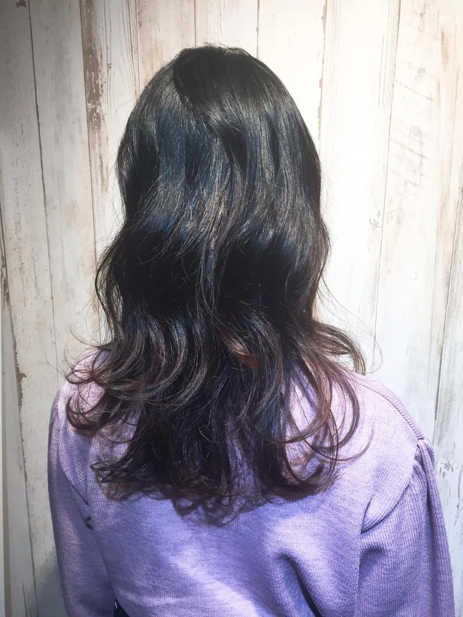 ミディアム レイヤーカット 色白に見える暗髪 梅田・増田のヘアスタイル