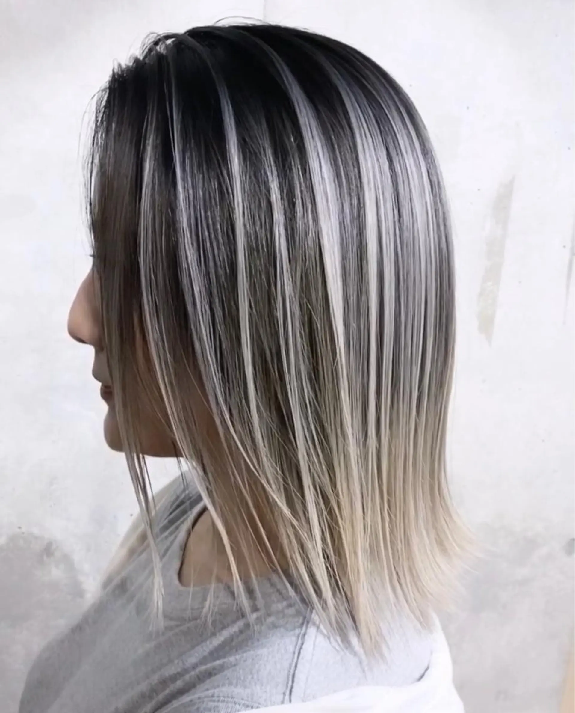 ミディアム カラー ヘアアレンジ アッシュ ハイライトカラー ハイトーンカラー イルミナカラー インナーカラー ヘアカラー ✨ハイクオリティ✨ 山本香也のヘアスタイル