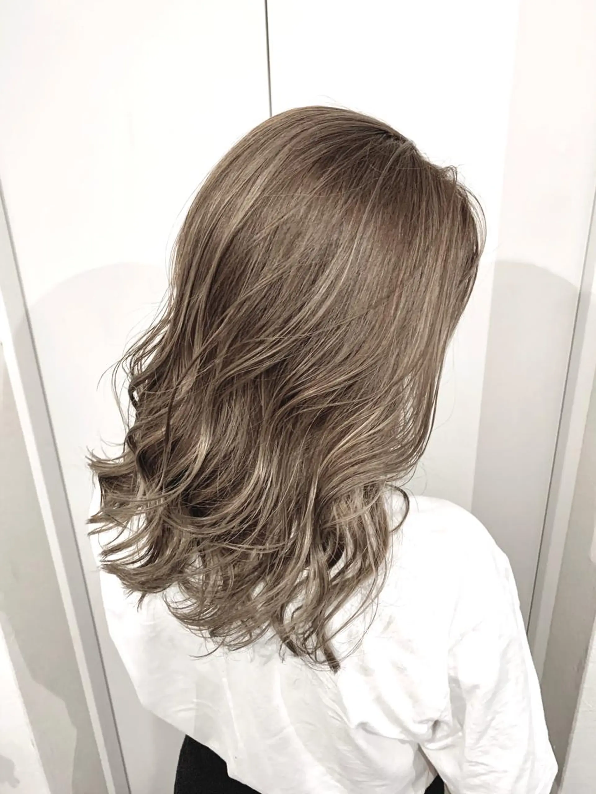 セミロング 韓国レイヤーカット KOUKIのヘアスタイル