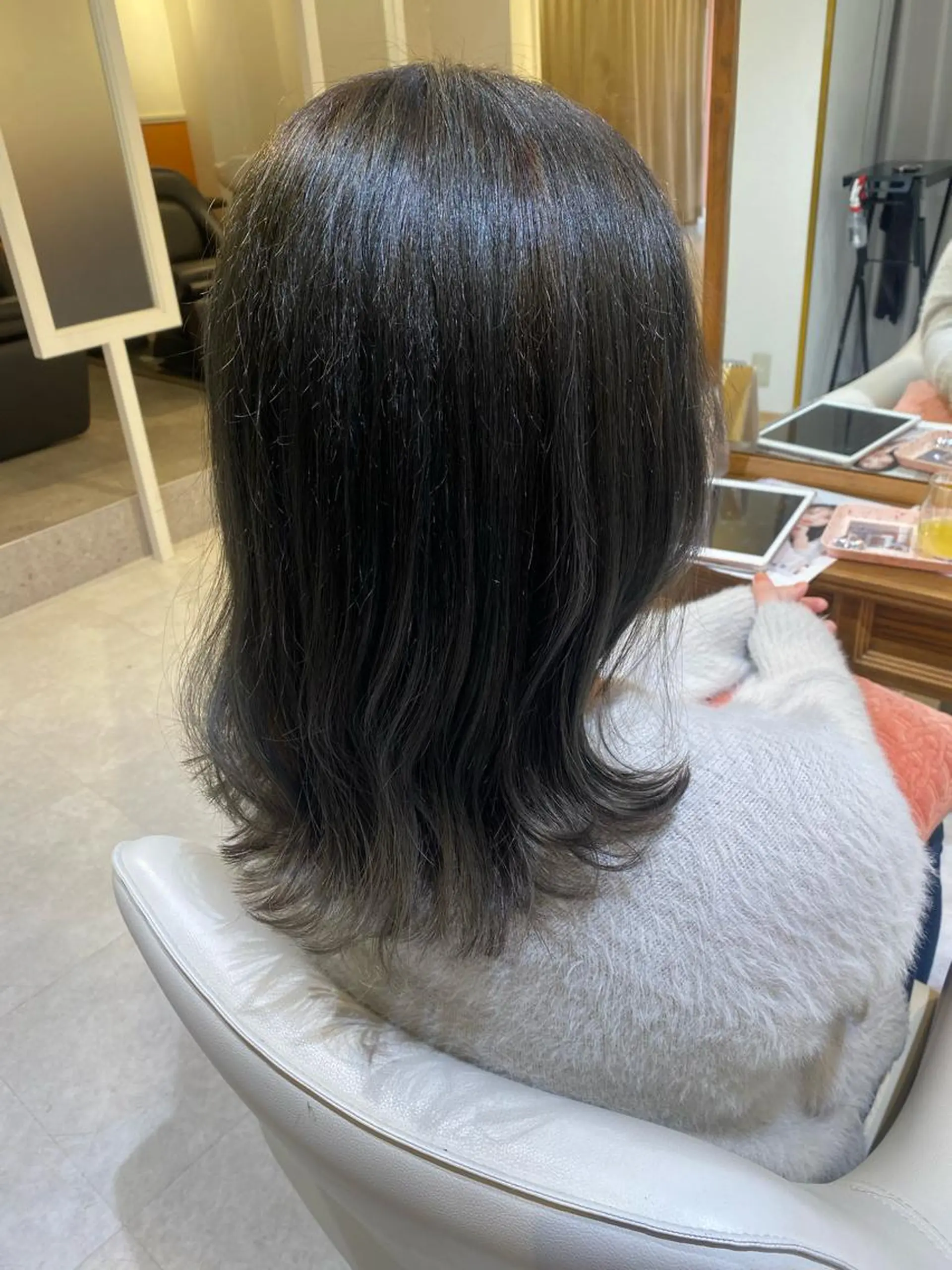 ミディアム カット ヘアカラー トリートメント 梛木 唯のヘアスタイル