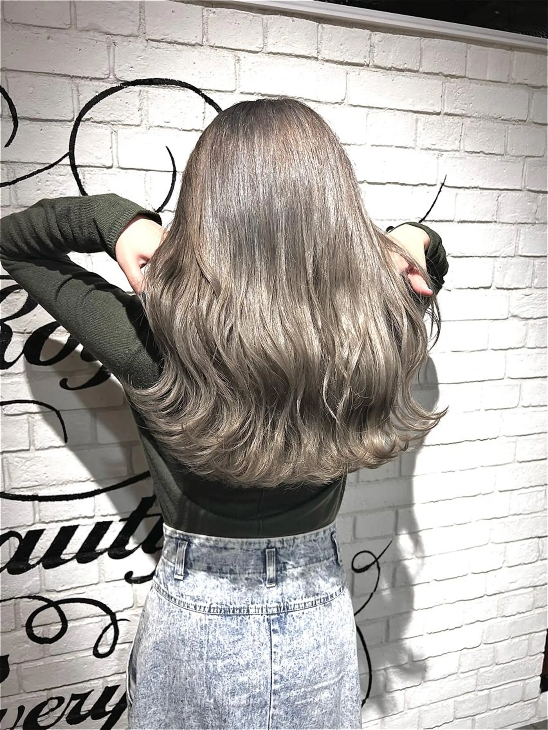 セミロング カラー umber royce所属・SEKIMOTO IBUKIのヘアスタイル