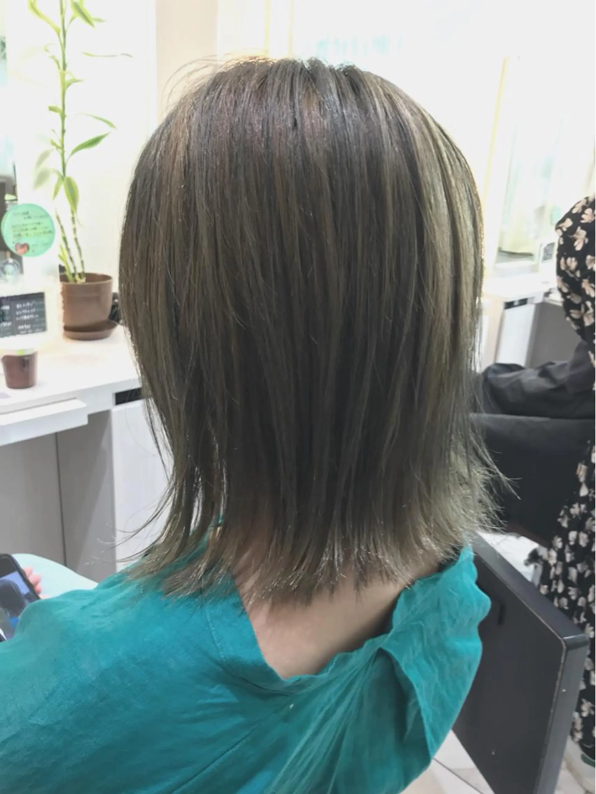 ショート カラー ブリーチ ケアブリーチ 透明感カラー グレージュ イルミナカラー 山崎俊輔/髪質改善 /バレイヤージュのヘアスタイル