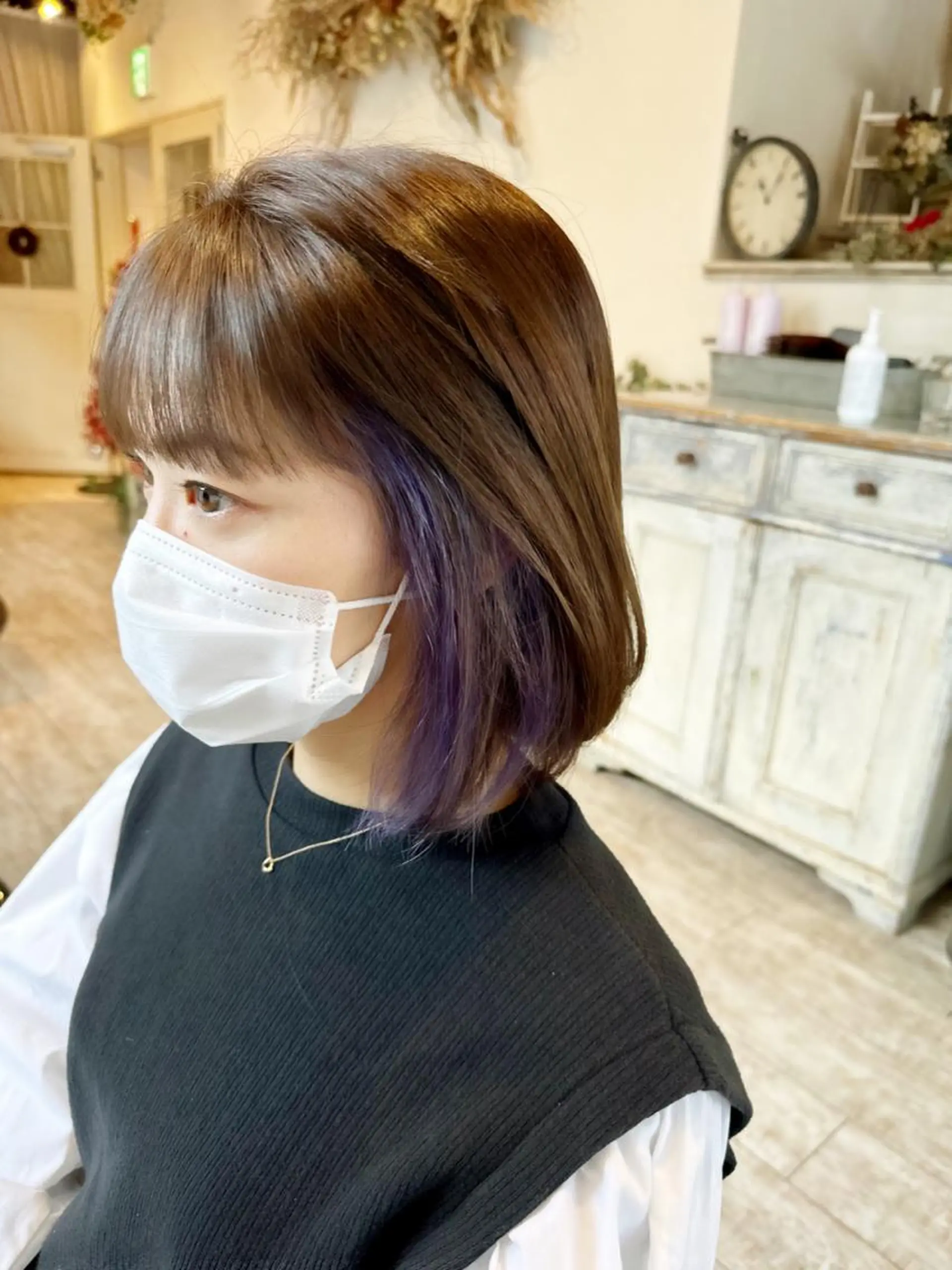 ミディアム カラー ベージュカラー イヤリングカラー ハイトーンカラー バイオレットカラー カット ヘアカラー トリートメント :::  gally :::のヘアスタイル