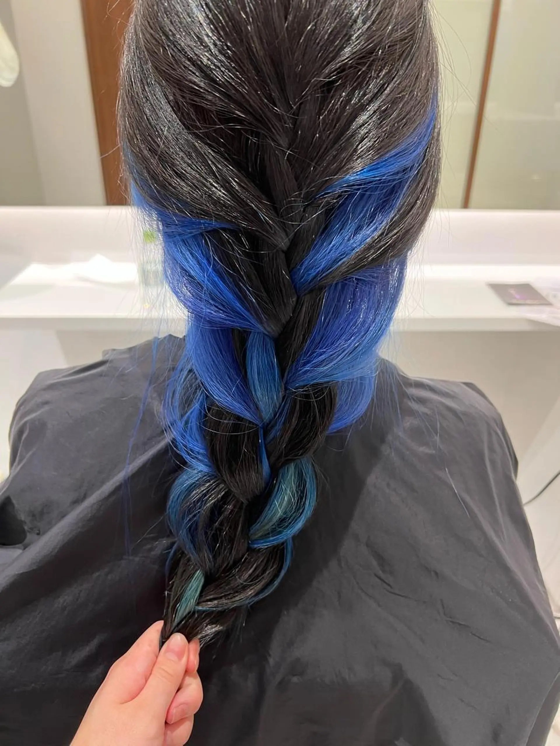 ロング カラー ブルーカラー イヤリングカラー 浦﨑 笑美里のヘアスタイル