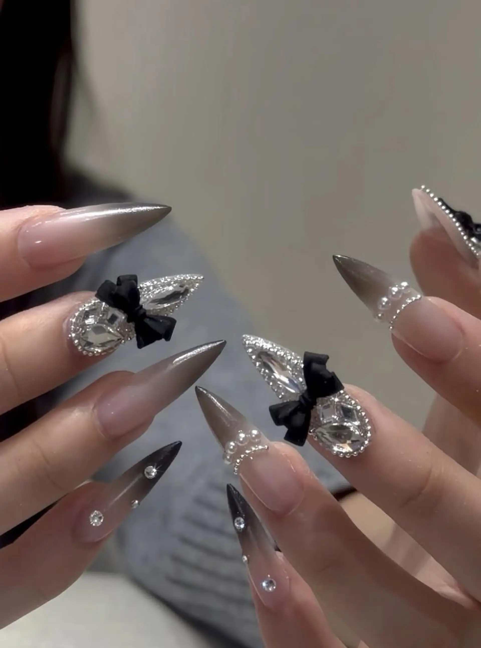 ネイル 長さ出し グラデーション 卒業式 キラキラネイル マグネットネイル アンアンBelle Nail 池袋のネイルデザイン