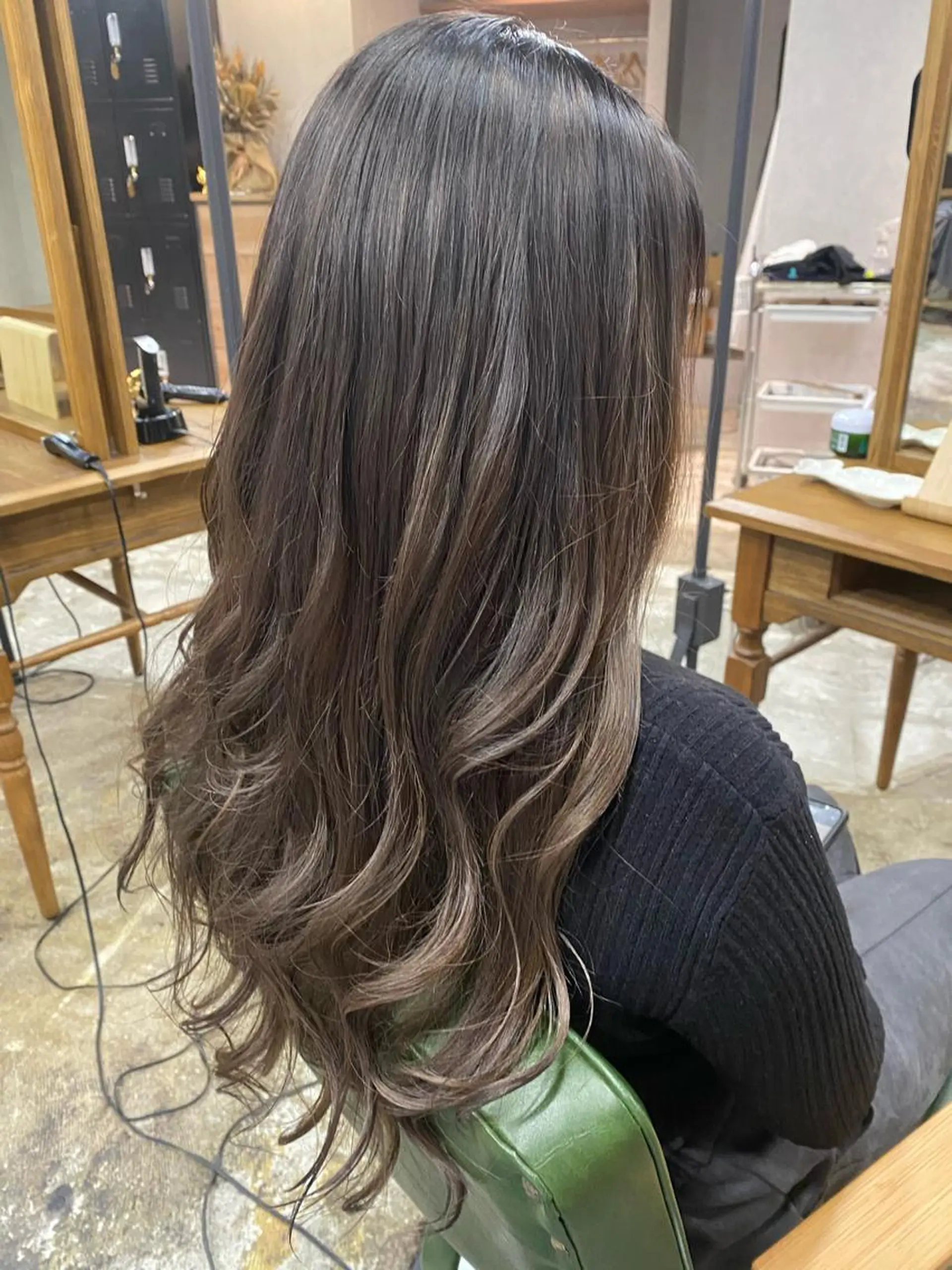 セミロング カラー バレイヤージュ ブリーチ グラデーションカラー ハイライトカラー ハイライト 米林 遼のヘアスタイル