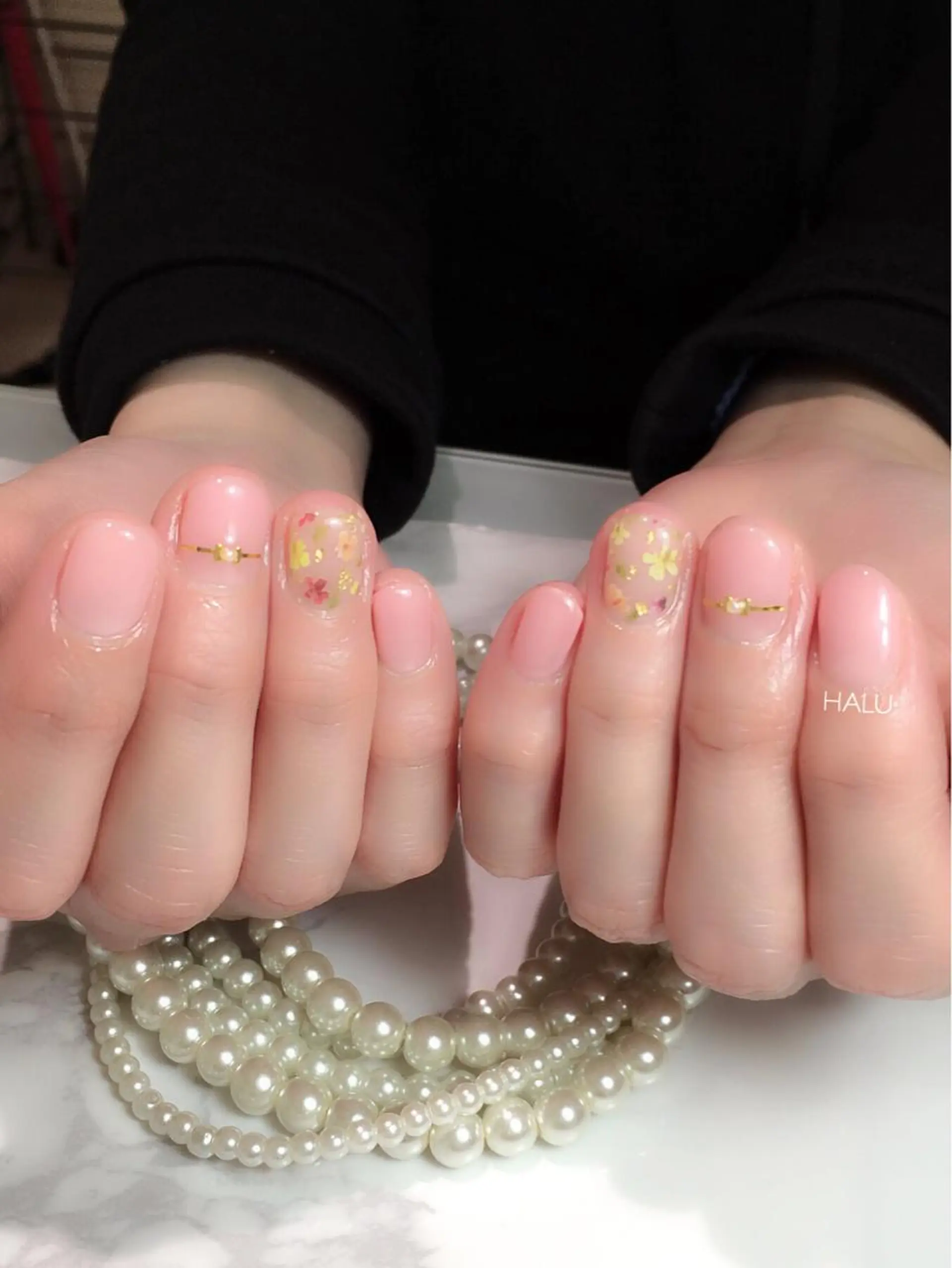 ネイル ガーリー ゴールド ピンク リボン 春ネイル HALU ハルのネイルデザイン