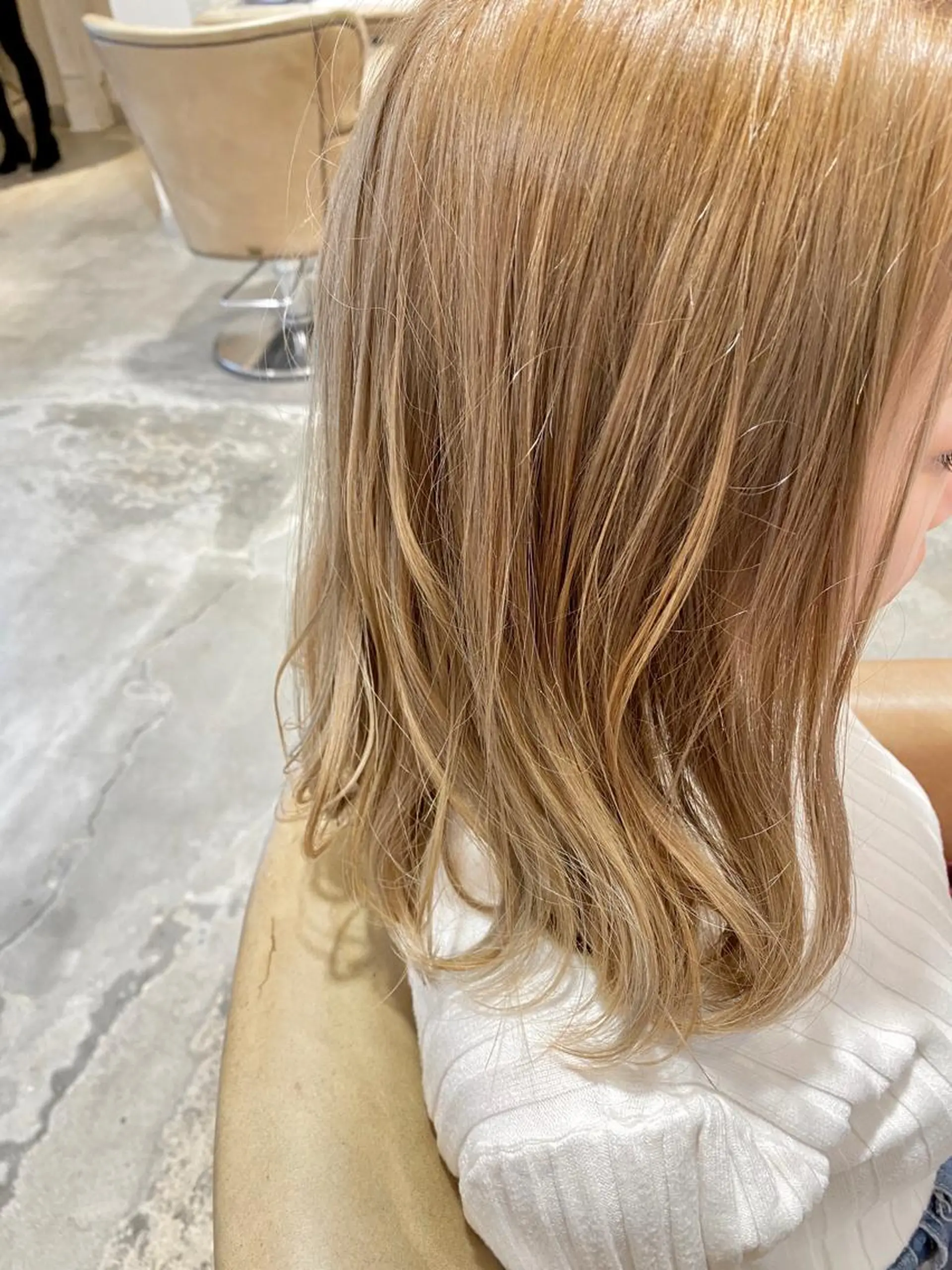 ミディアム カラー ベージュカラー ブリーチ ケアブリーチ 透明感カラー ハイライトカラー 美髪・髪質改善 有田怜平のヘアスタイル