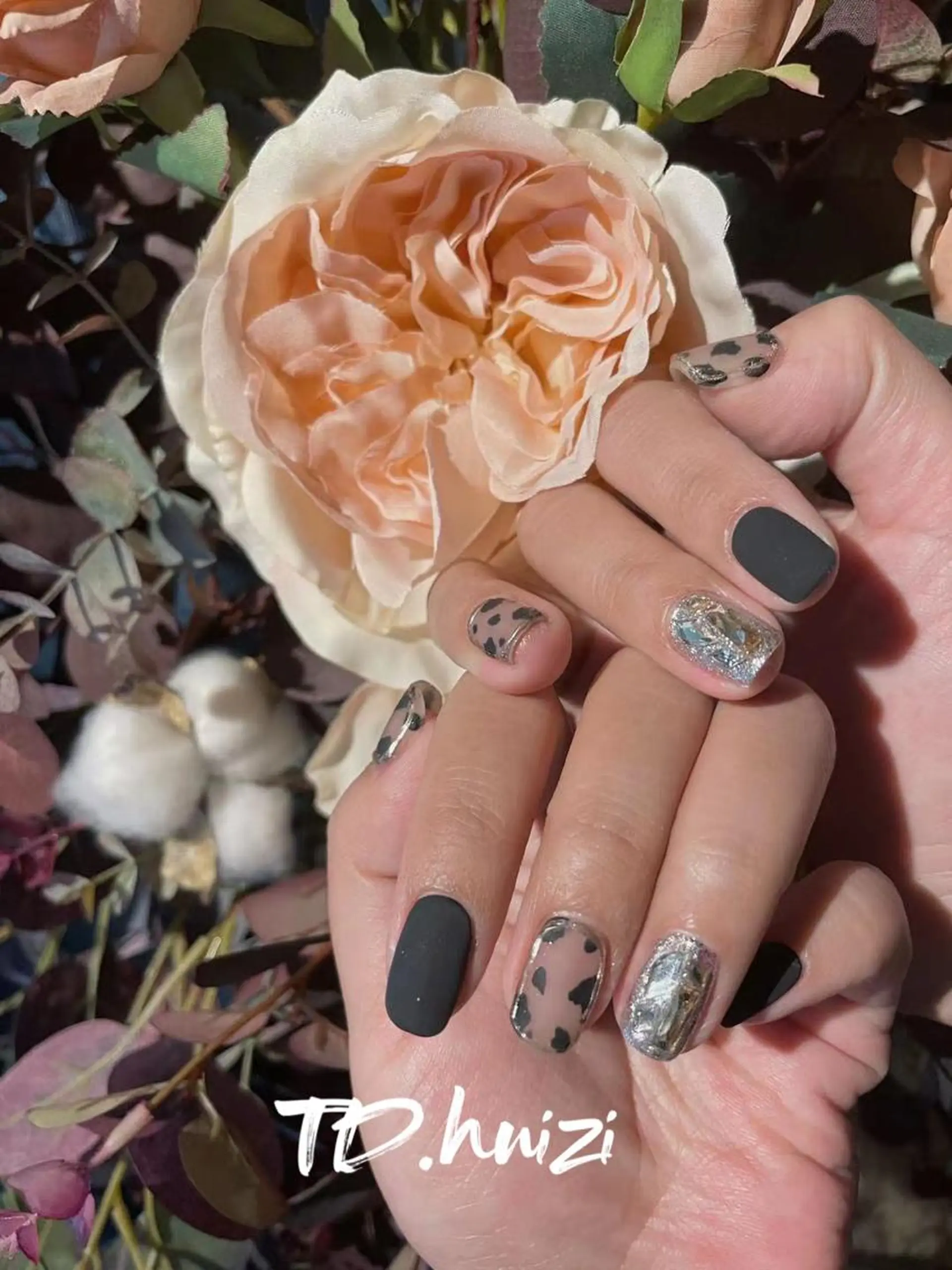 ミディアム めぐみのネイルサロン 惠のネイルデザイン