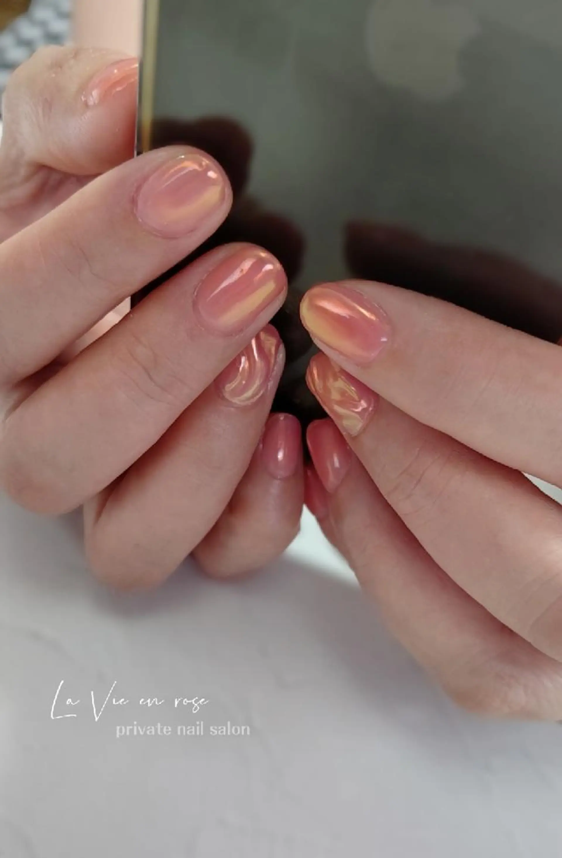 ネイル オーロラネイル ラヴィアン ローズのネイルデザイン