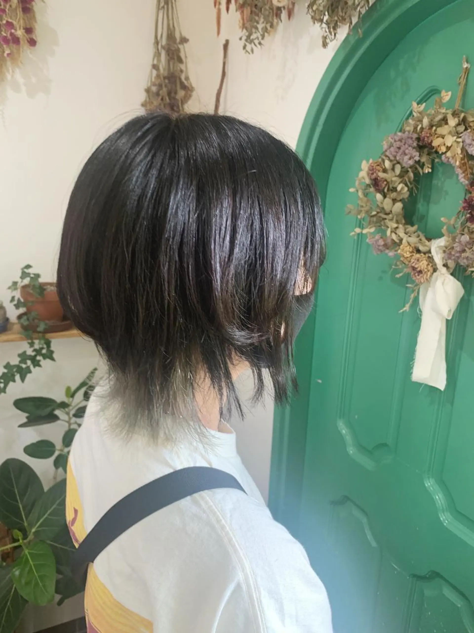 ショート カラー シルバー ウルフカット カット ヘアカラー 佐藤 美咲のヘアスタイル