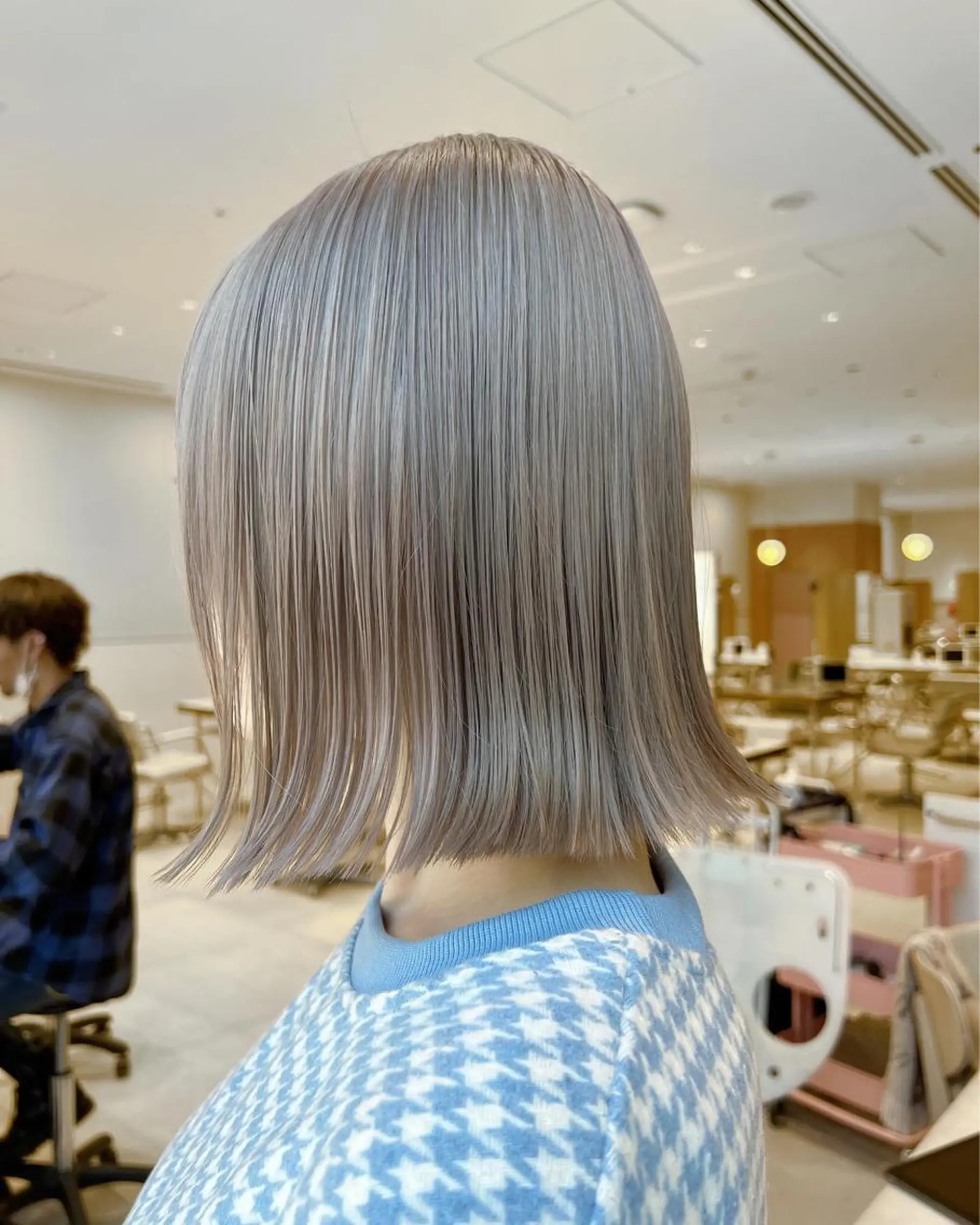 ショート カラー ヘアアレンジ ベージュカラー 透明感カラー グレージュ ボブ ヘアカラー トリートメント ヘアセット レイヤー専門家 ダブルカラー修のヘアスタイル