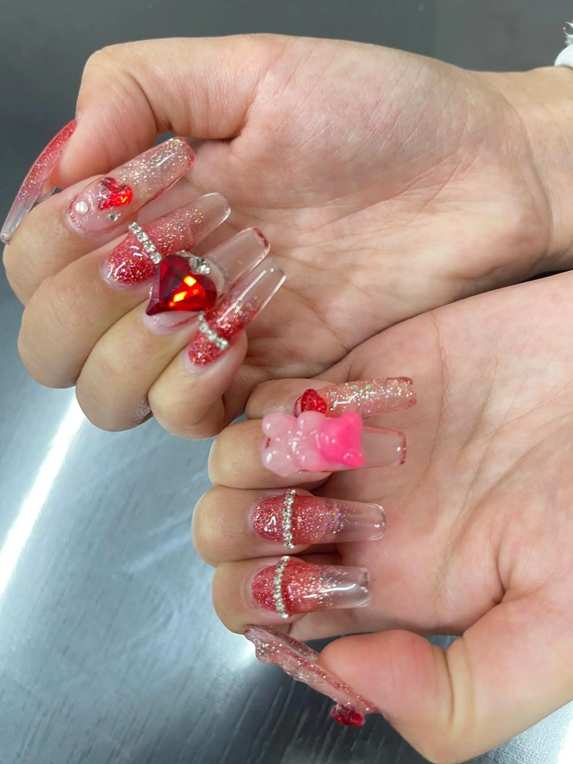 ネイル ラメ(グリッター) 赤色 nail  salon  AI所属・nail salon AIのネイルデザイン