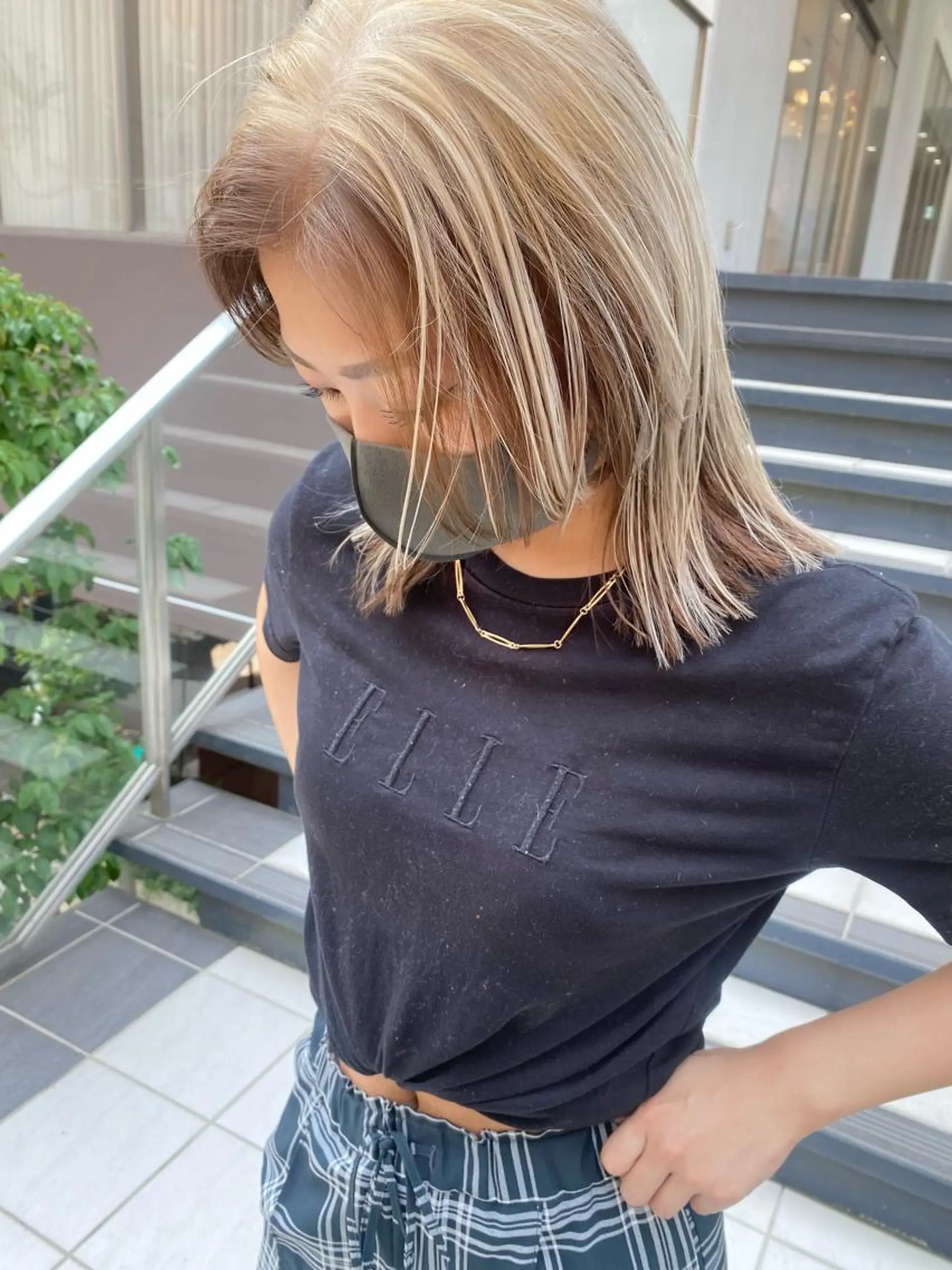 ロング ブリーチなしカラー ダブルカラーエクステのヘアスタイル