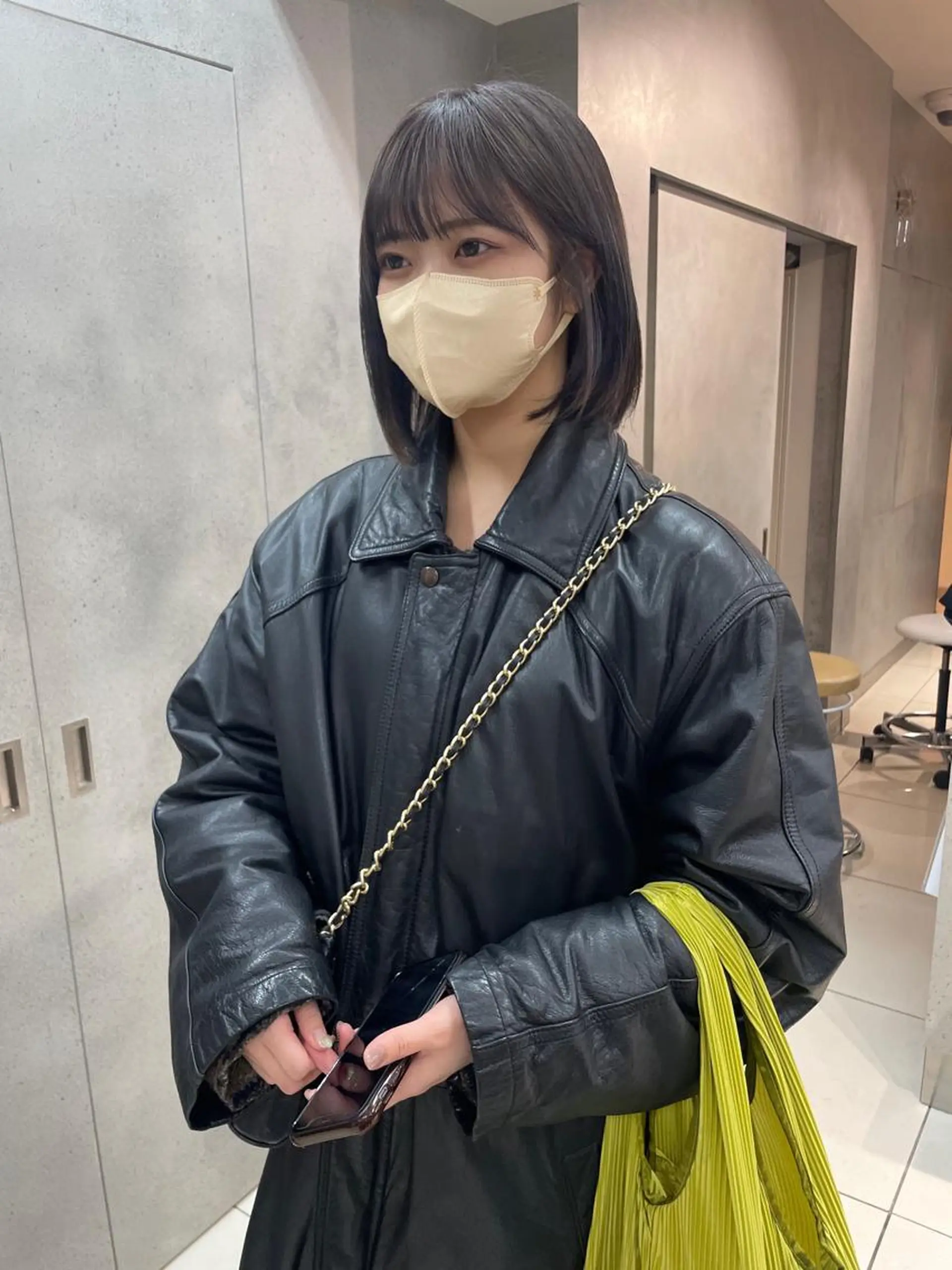 ミディアム カラー アッシュ ブリーチ 透明感カラー ラベンダーカラー ラベンダーアッシュ ハイトーンカラー/ さらさのヘアスタイル