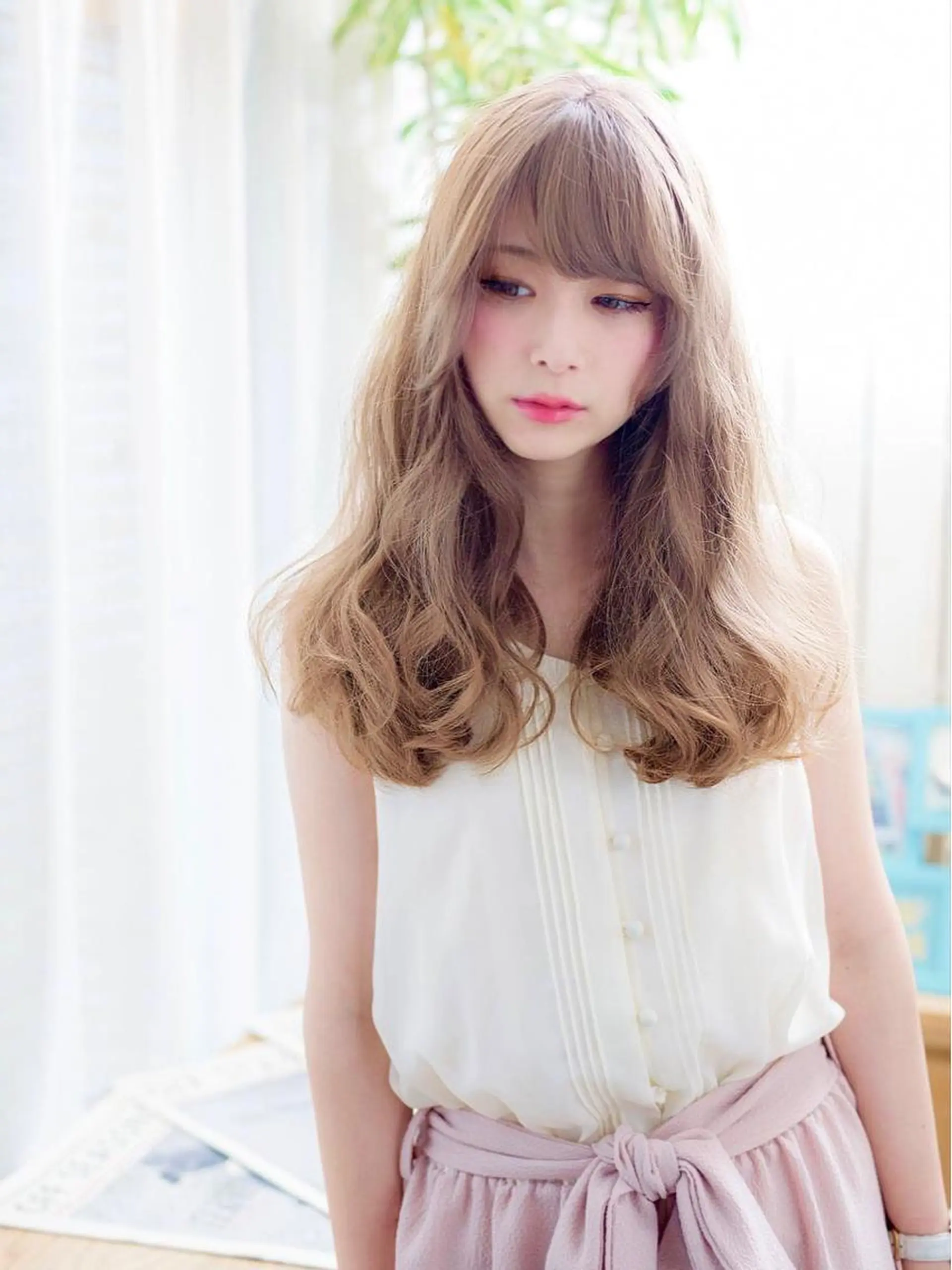 ロング カラー アディクシーカラー ベージュカラー 黒髪 ブリーチ ブルーカラー カット ヘアカラー トリートメント 艶カラー YOSHIMURAのヘアスタイル