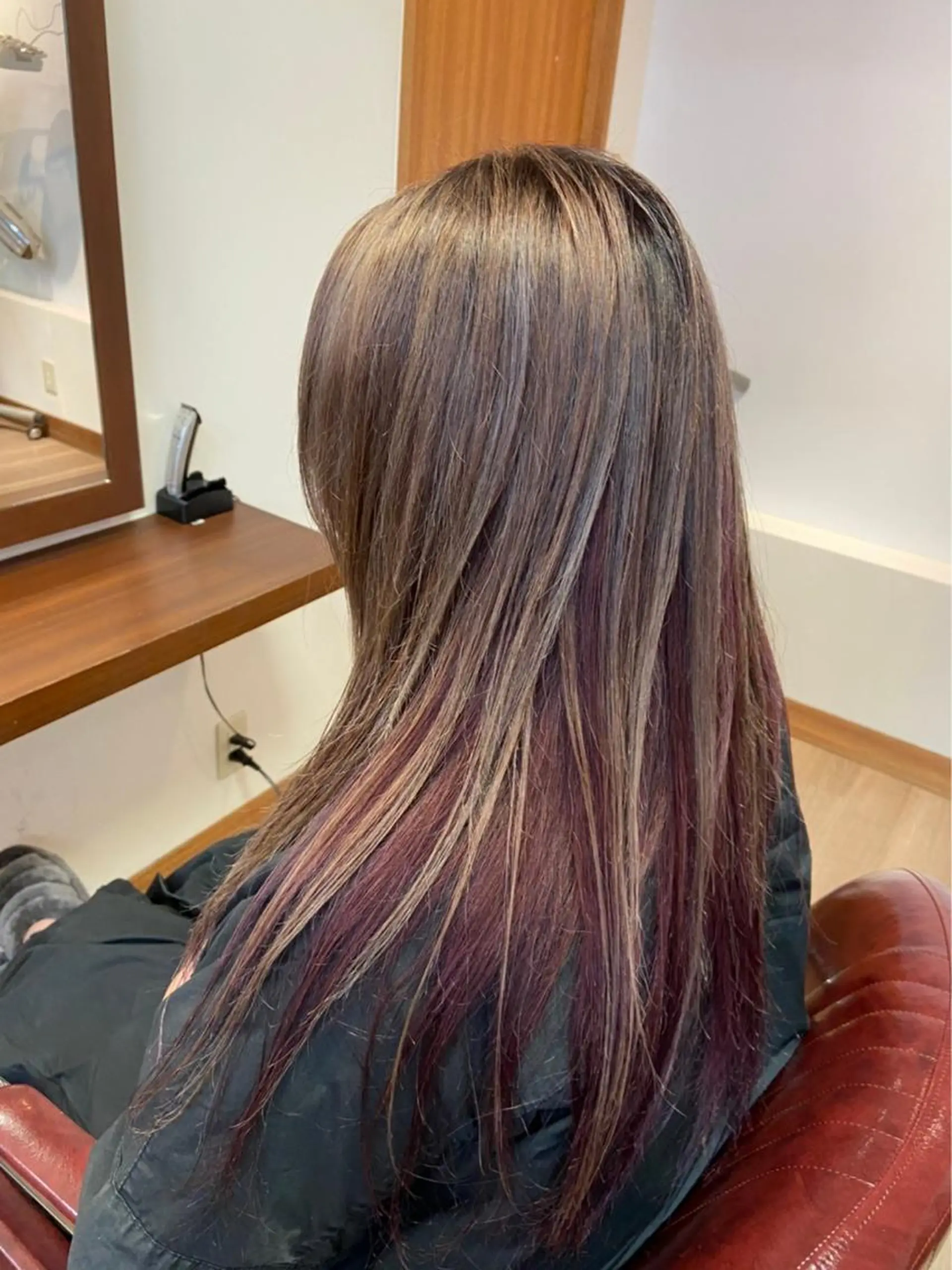 ロング カラー インナーカラー カット ヘアカラー トリートメント chill out 南塚口本店のヘアスタイル