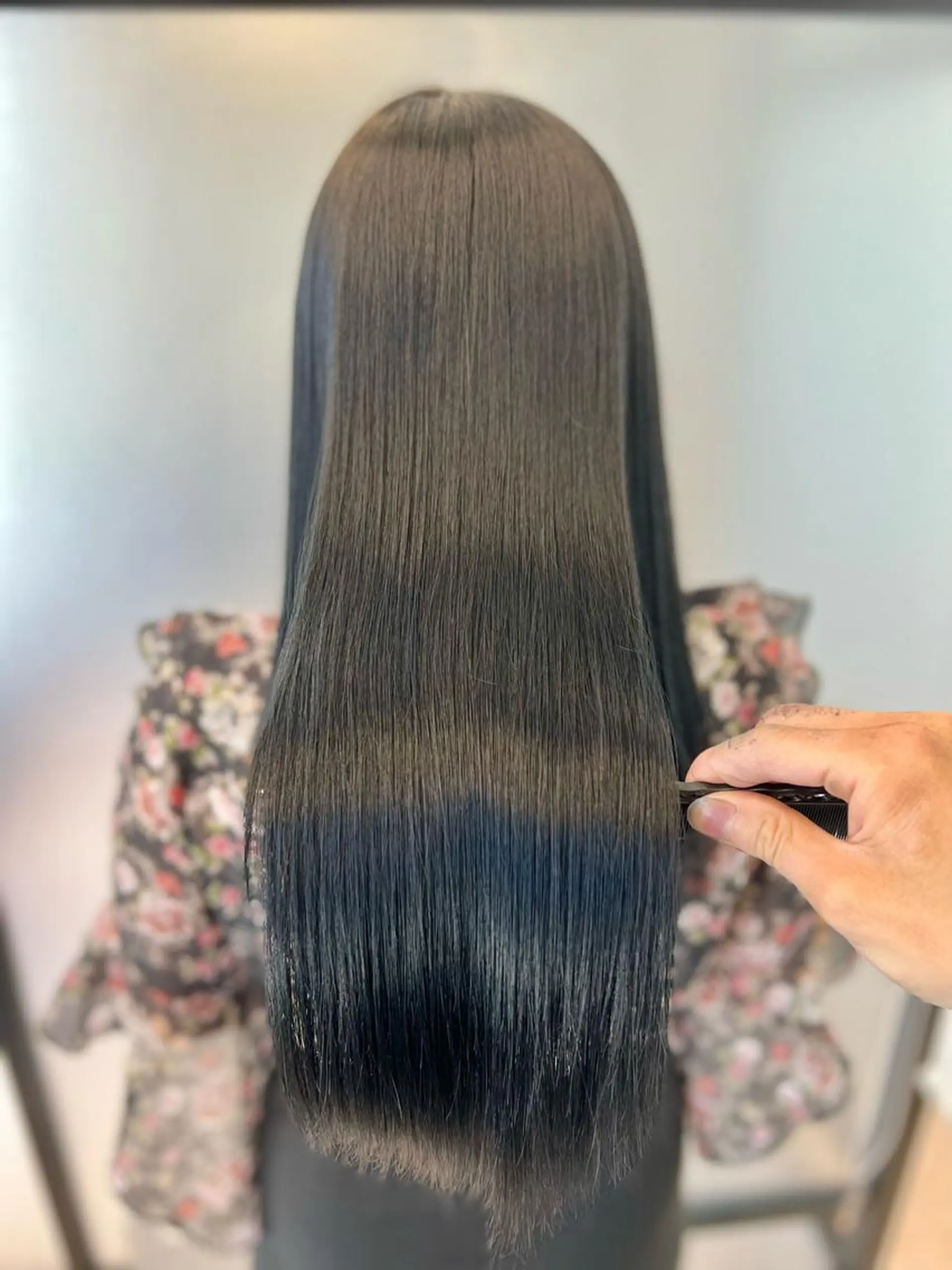 ロング カラー 黒髪 ブルーカラー ブルーブラック ブルージュ 縮毛矯正 縮毛矯正　野口 恵のヘアスタイル