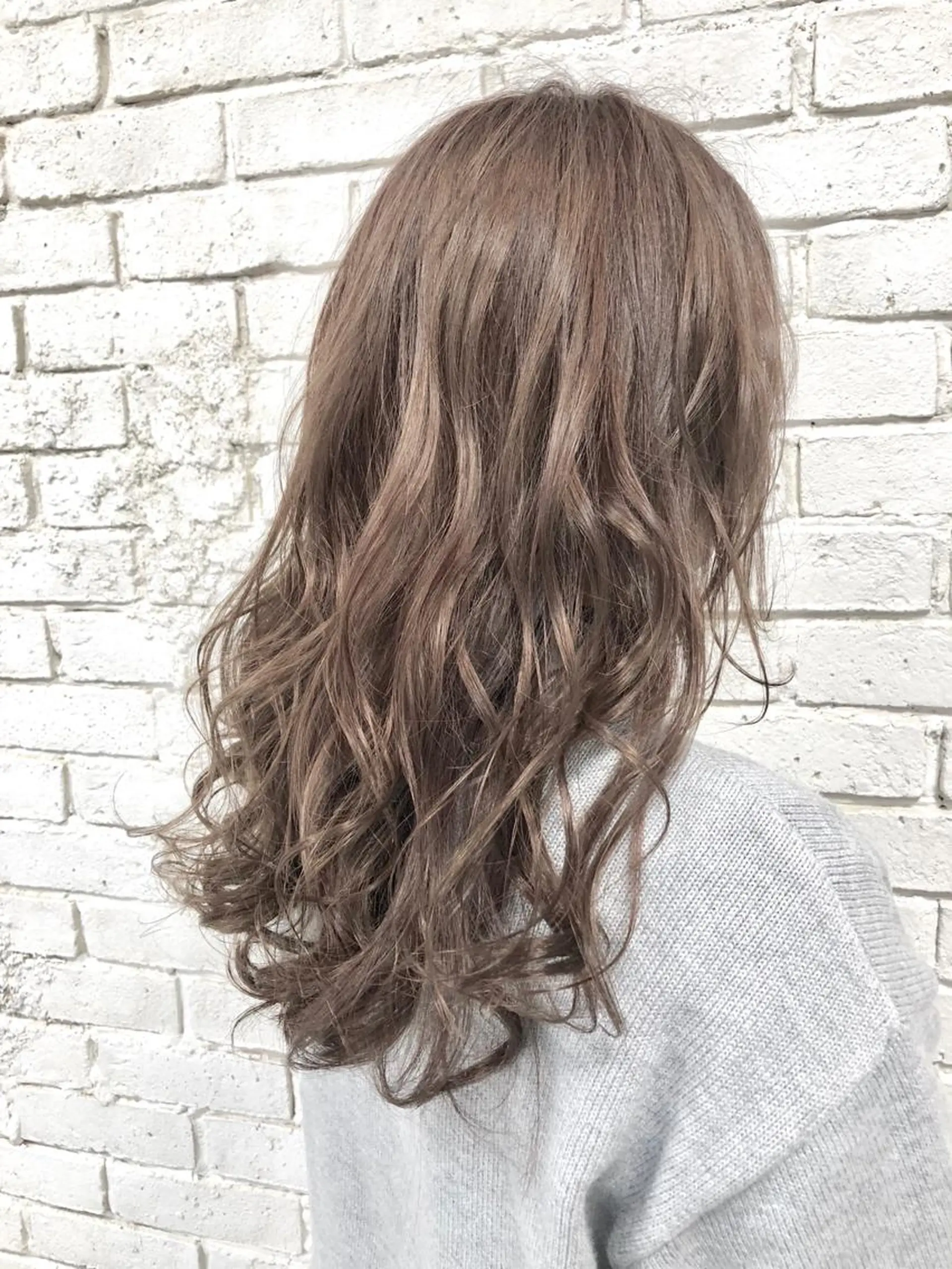 セミロング 外国人風カラー ハイライト レイヤーカット ヘアカラー トリートメント 小澤大輔 YOLO hairのヘアスタイル