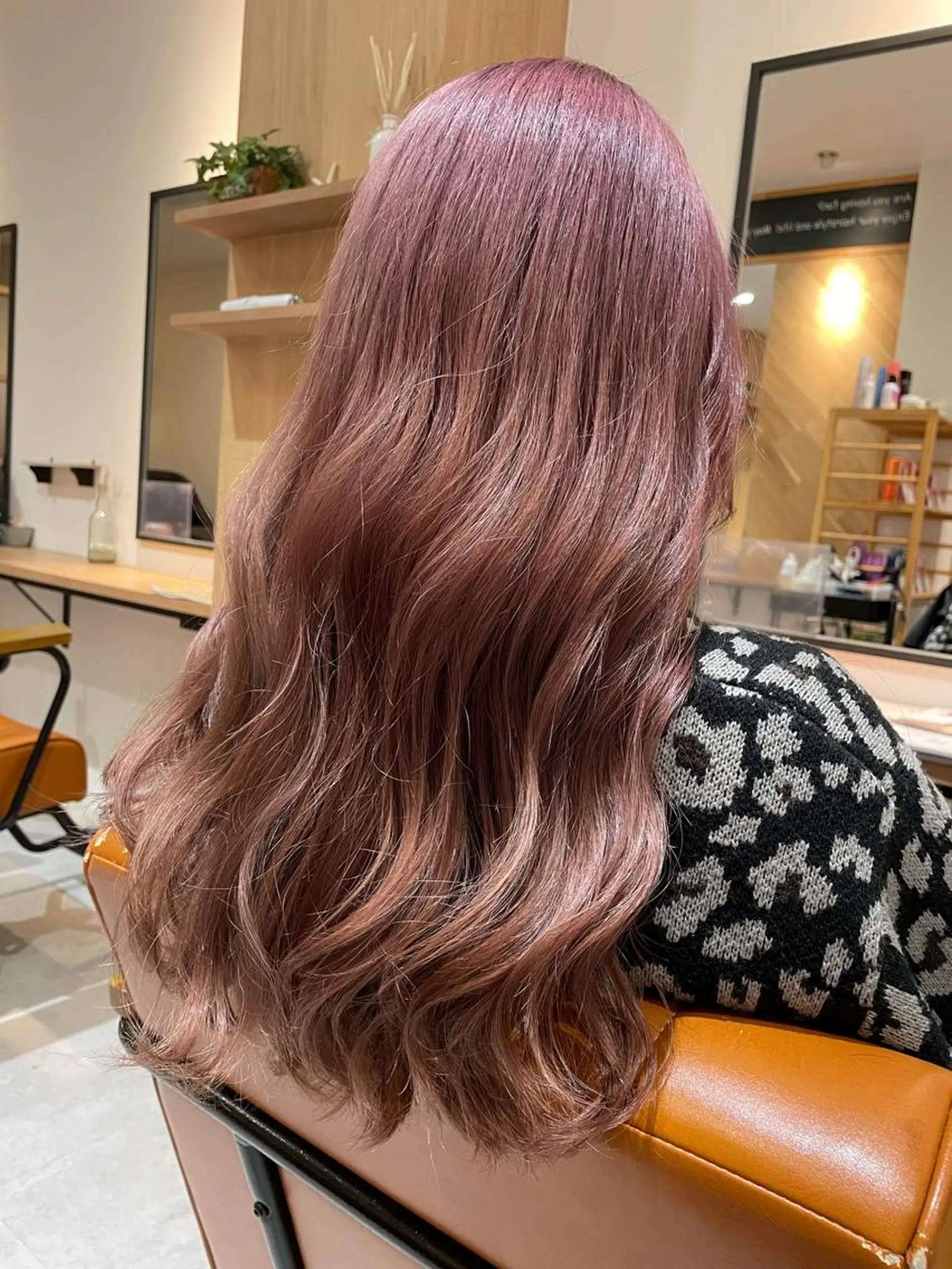 ロング ヘアカラー 中田 サヤカのヘアスタイル