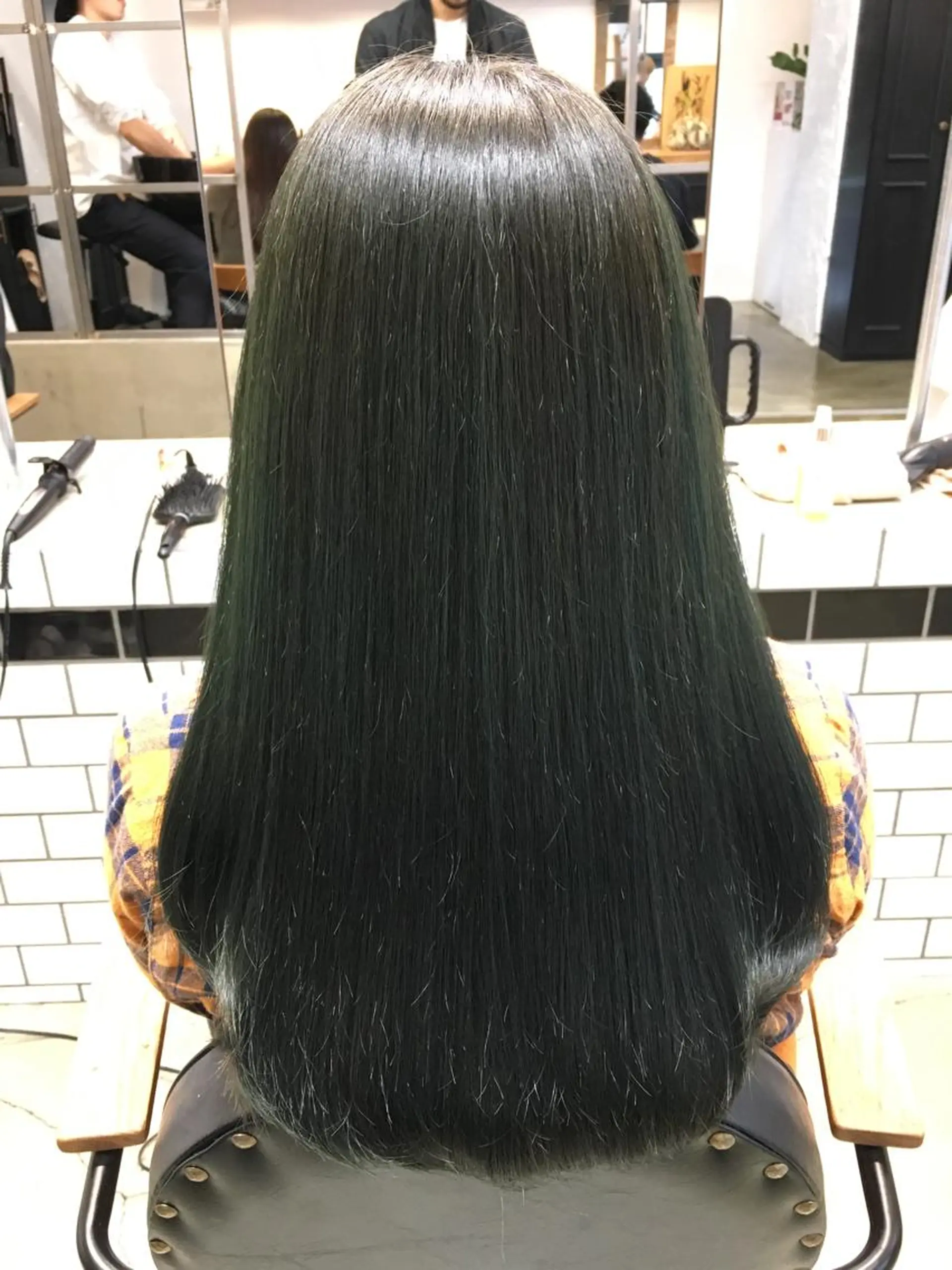 ロング カラー メンズ眉毛ITSUK Iメンズ専門　新宿の眉毛・アイブロウイメージ