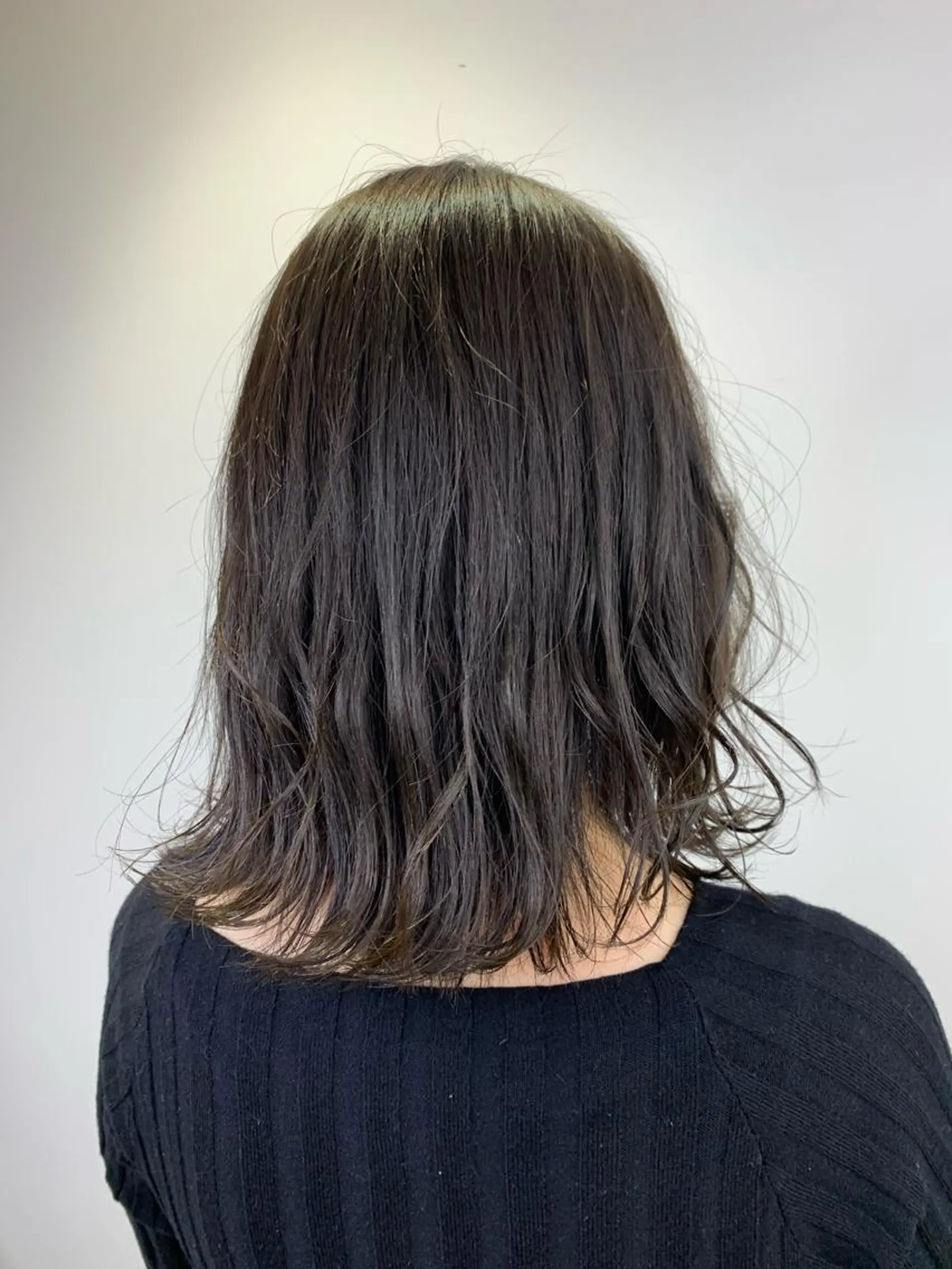 ミディアム カラー グレージュ SALOWIN神戸三宮店所属・【美髪を叶える】中谷 彰宏（アキ)のヘアスタイル