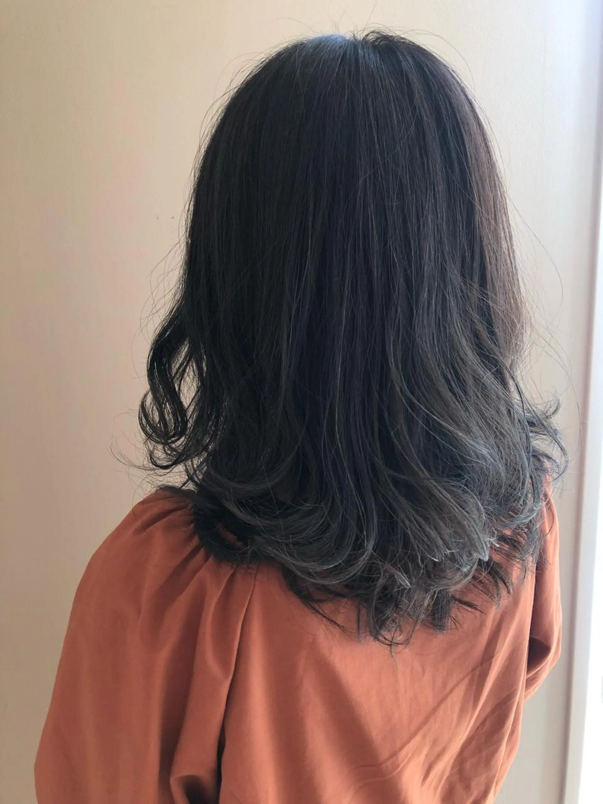 ロング カラー ブルーカラー ブルージュ 似合わせ.ﾍｱｾｯﾄ 得意🌹井上美沙のヘアスタイル