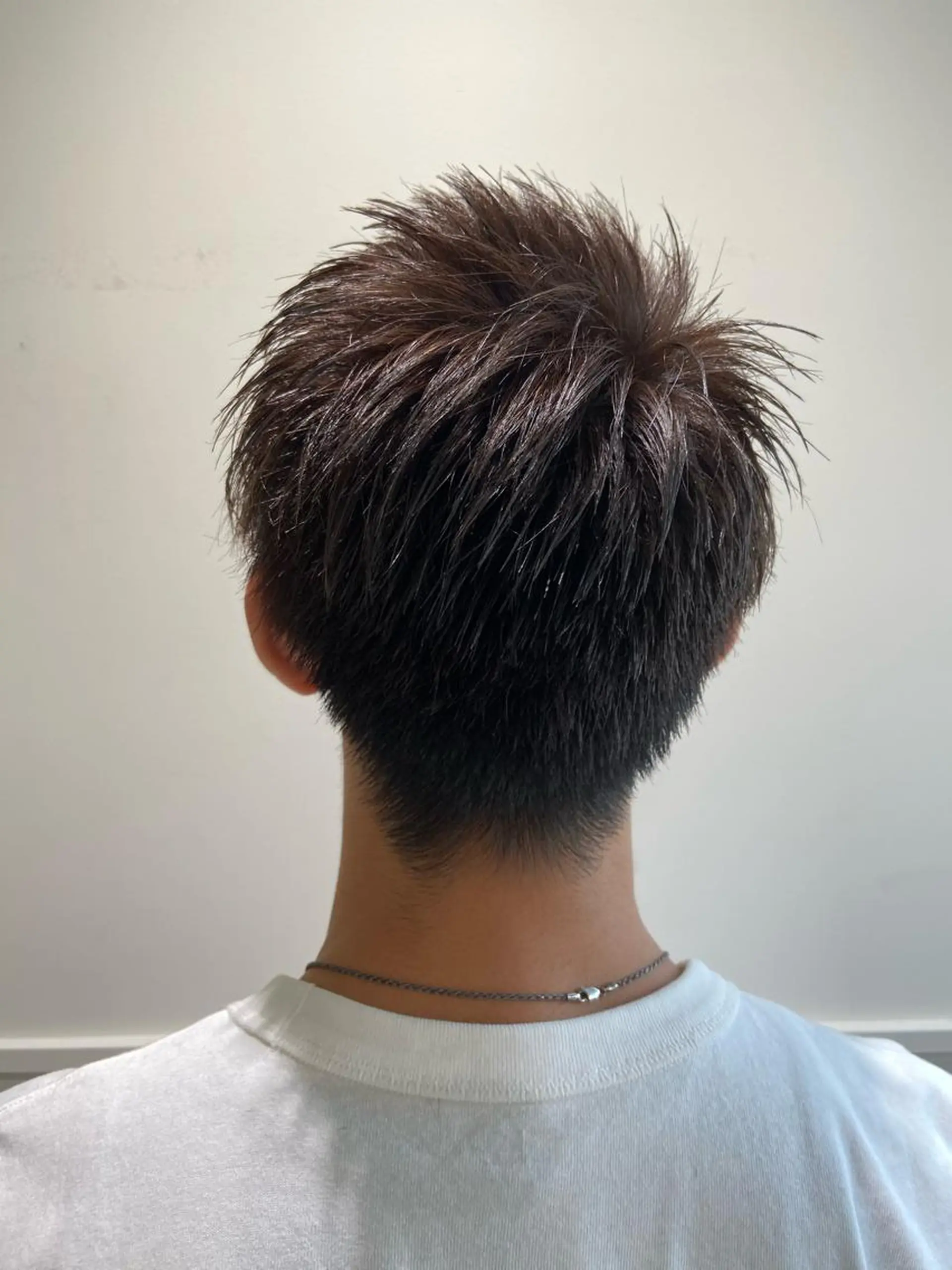 ショート カラー メンズ シルバー SALOWIN所属・小栗 麻衣のヘアスタイル