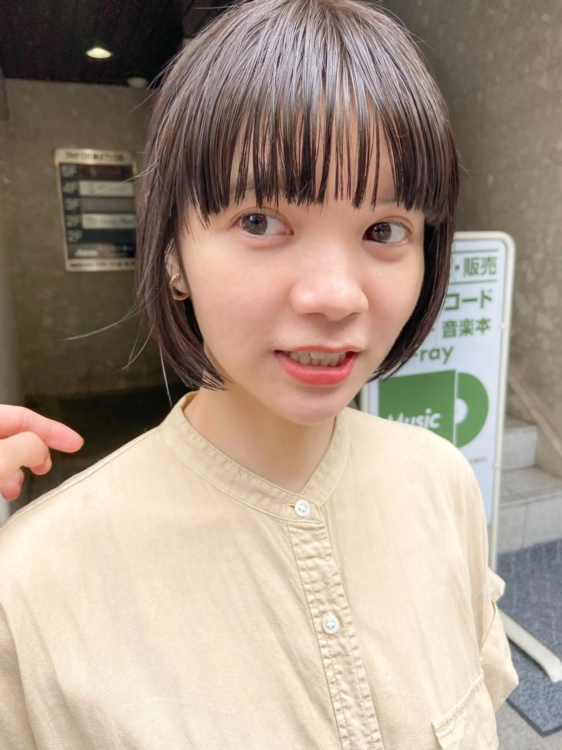 ミディアム カラー ボブ ワイドバング カット ヘアカラー トリートメント 岡本康平/ボブ /ブリーチ/レイヤーのヘアスタイル