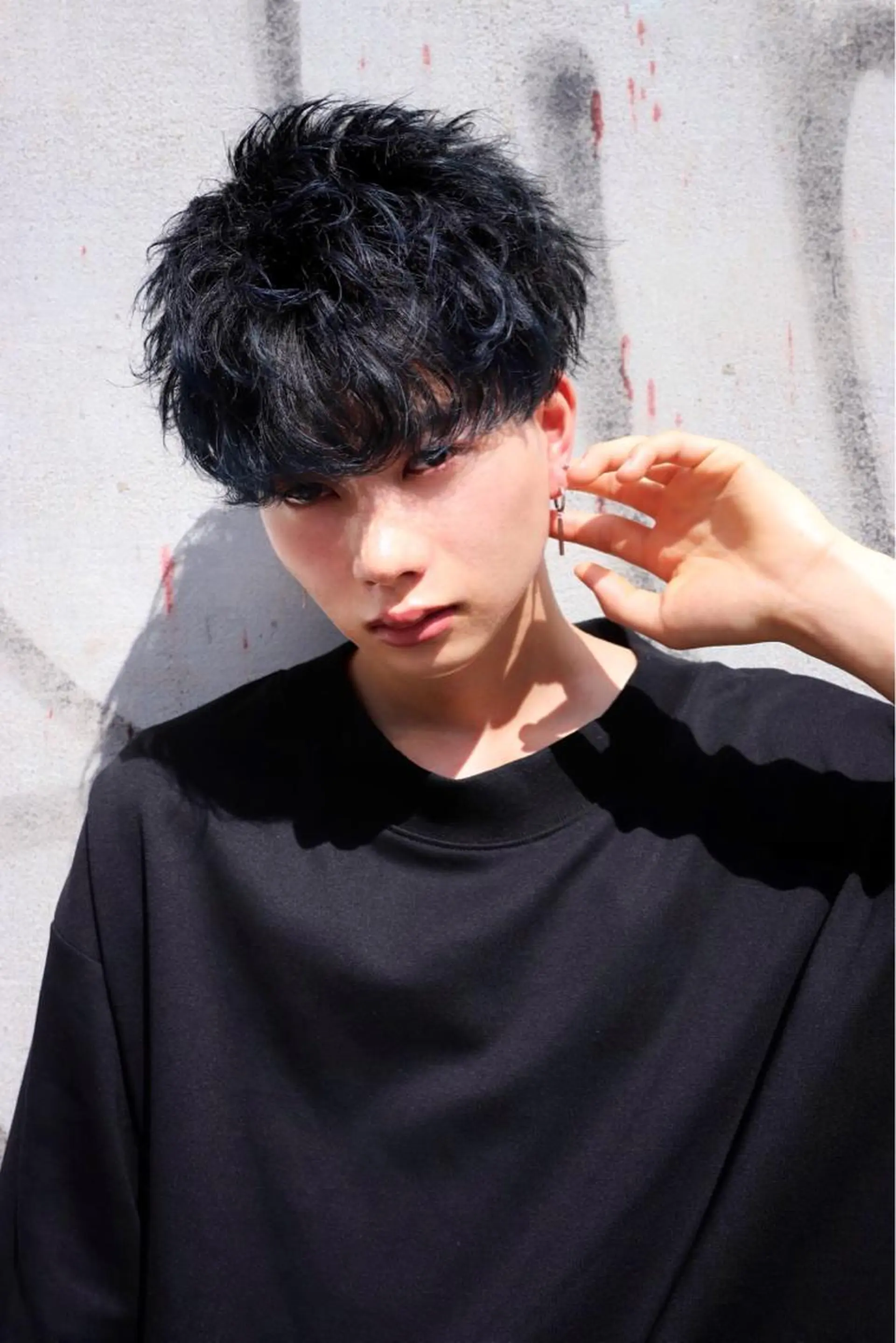 ショート カラー メンズ 黒髪 ブルーカラー カット ヘアカラー トリートメント ヘアセット 佐藤 拓未のヘアスタイル