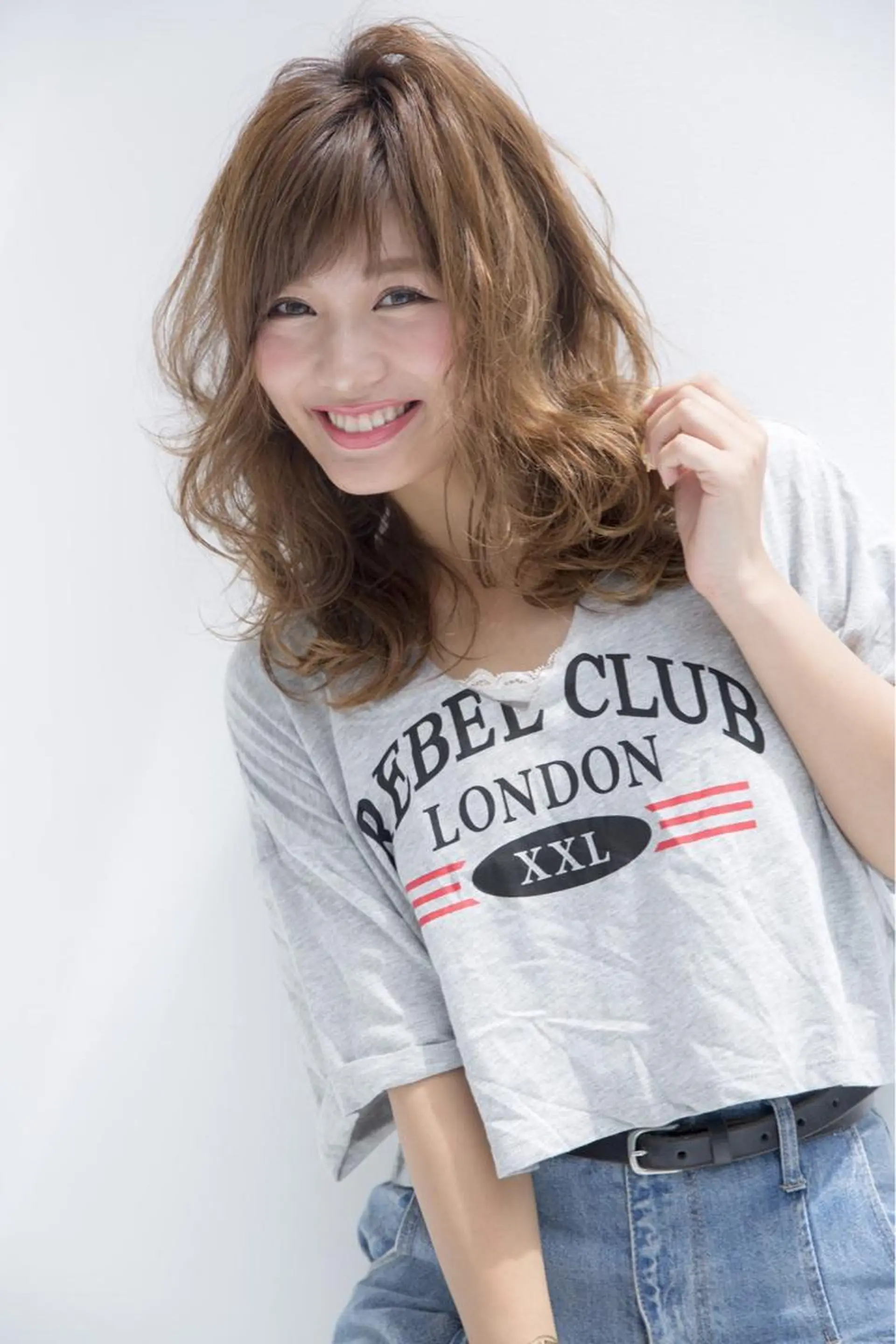 ミディアム カット ヘアカラー ヤスノ リョウのヘアスタイル