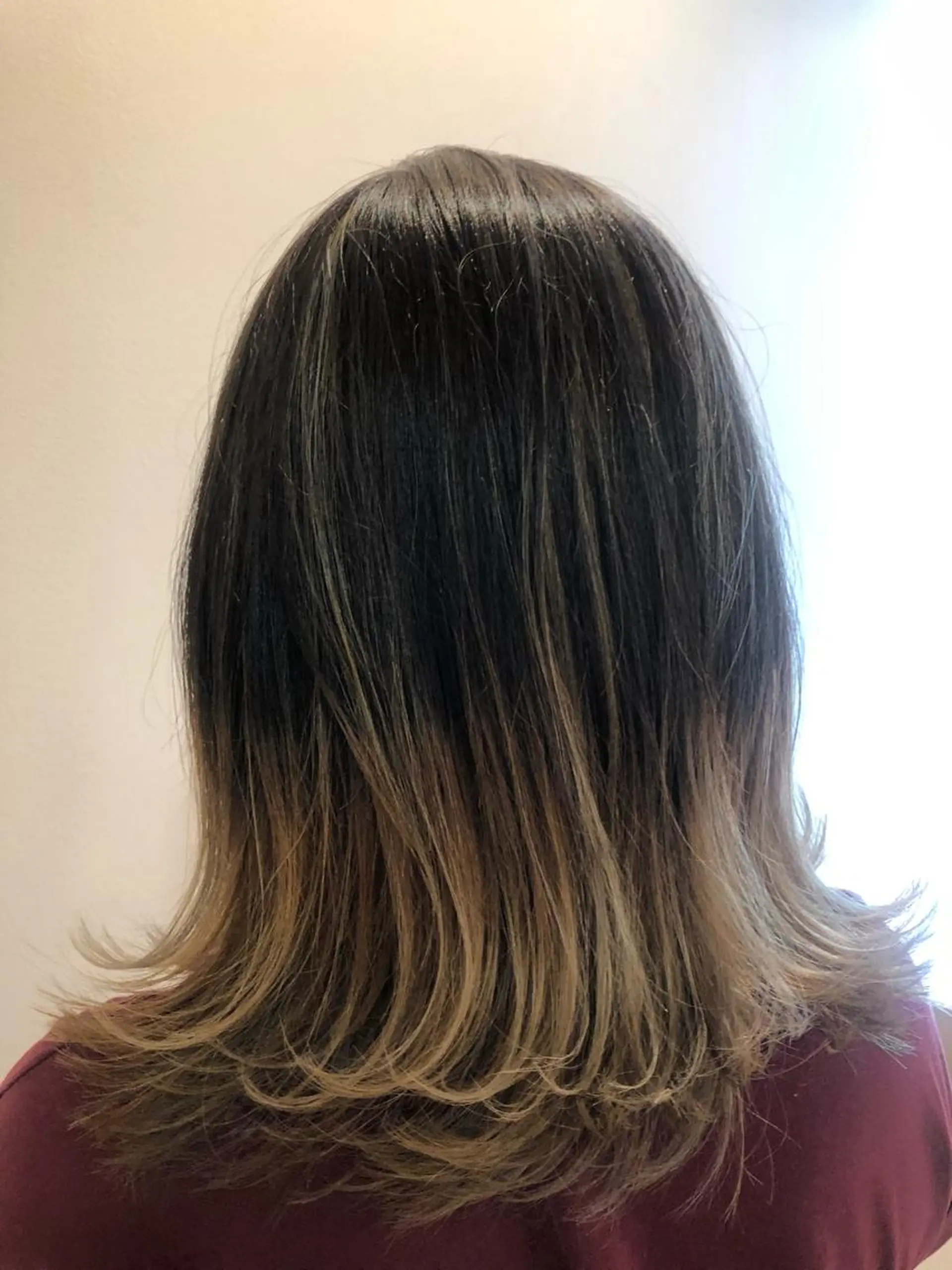 セミロング ハイライト 似合わせ.ﾍｱｾｯﾄ 得意🌹井上美沙のヘアスタイル