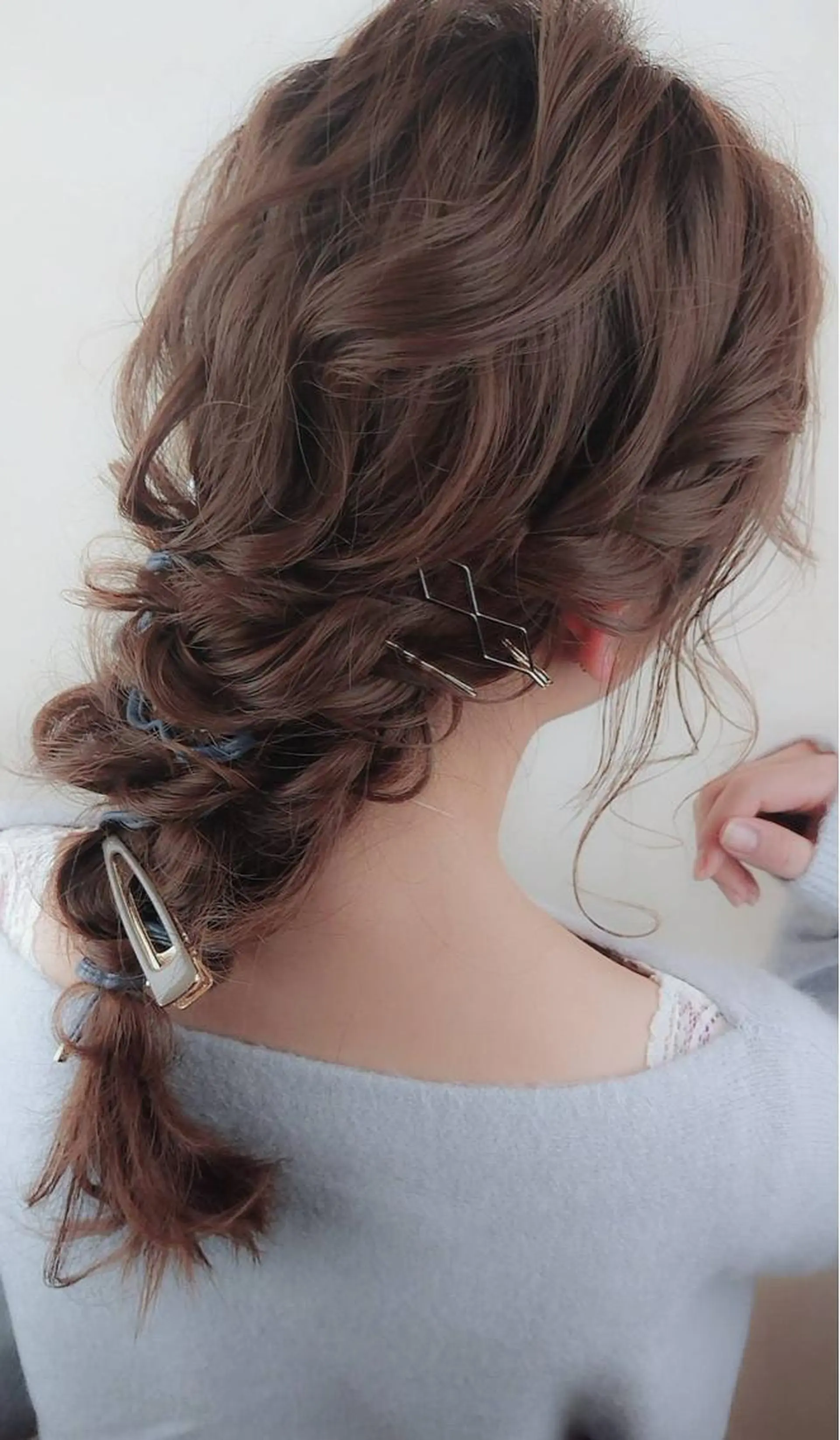 セミロング カレンダー 弁天町Tomoのヘアスタイル