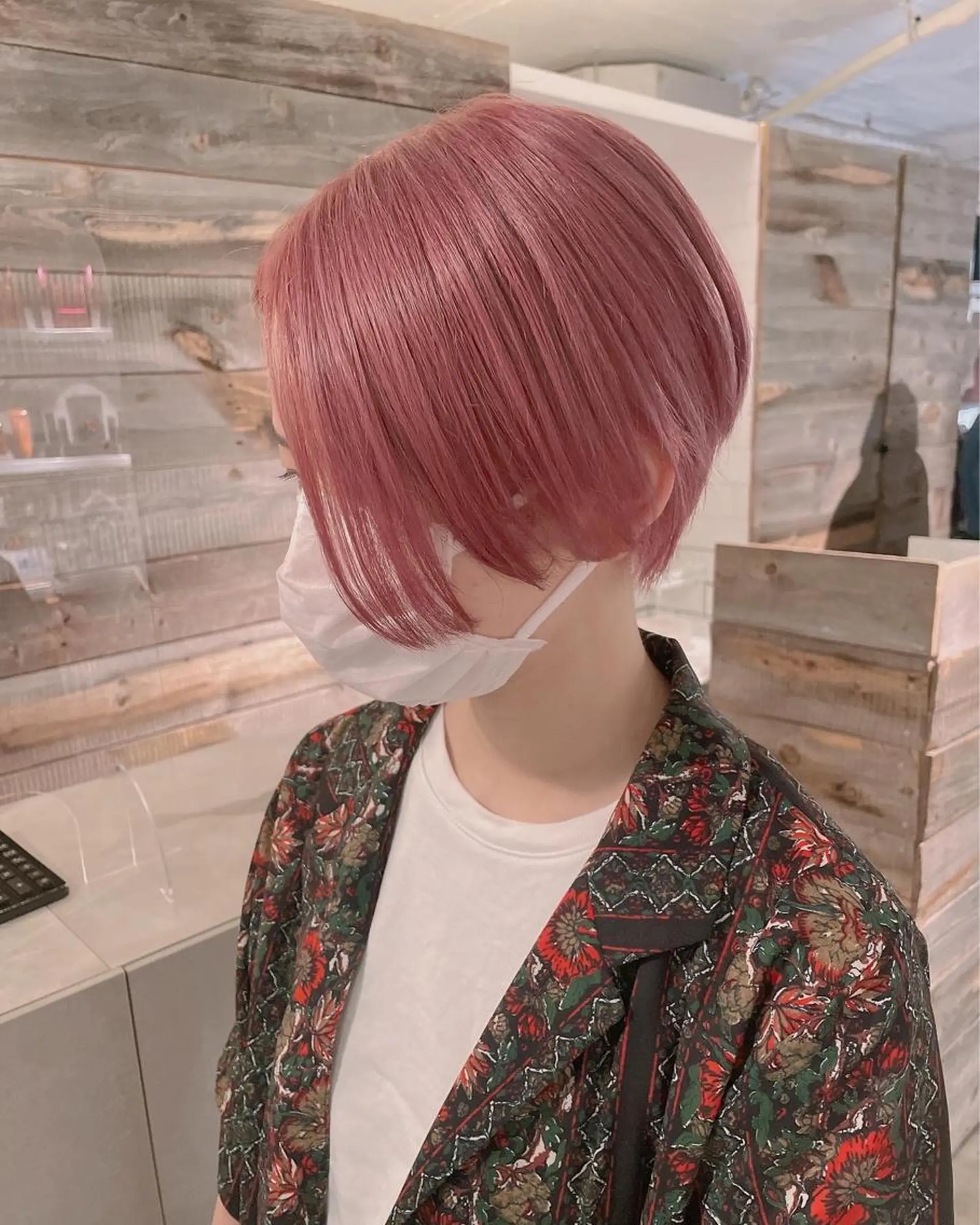 ショート カラー ハイトーンカラー ピンクカラー カット ヘアカラー トリートメント ハイトーン/レイヤー /ケアブリーチ石川治のヘアスタイル