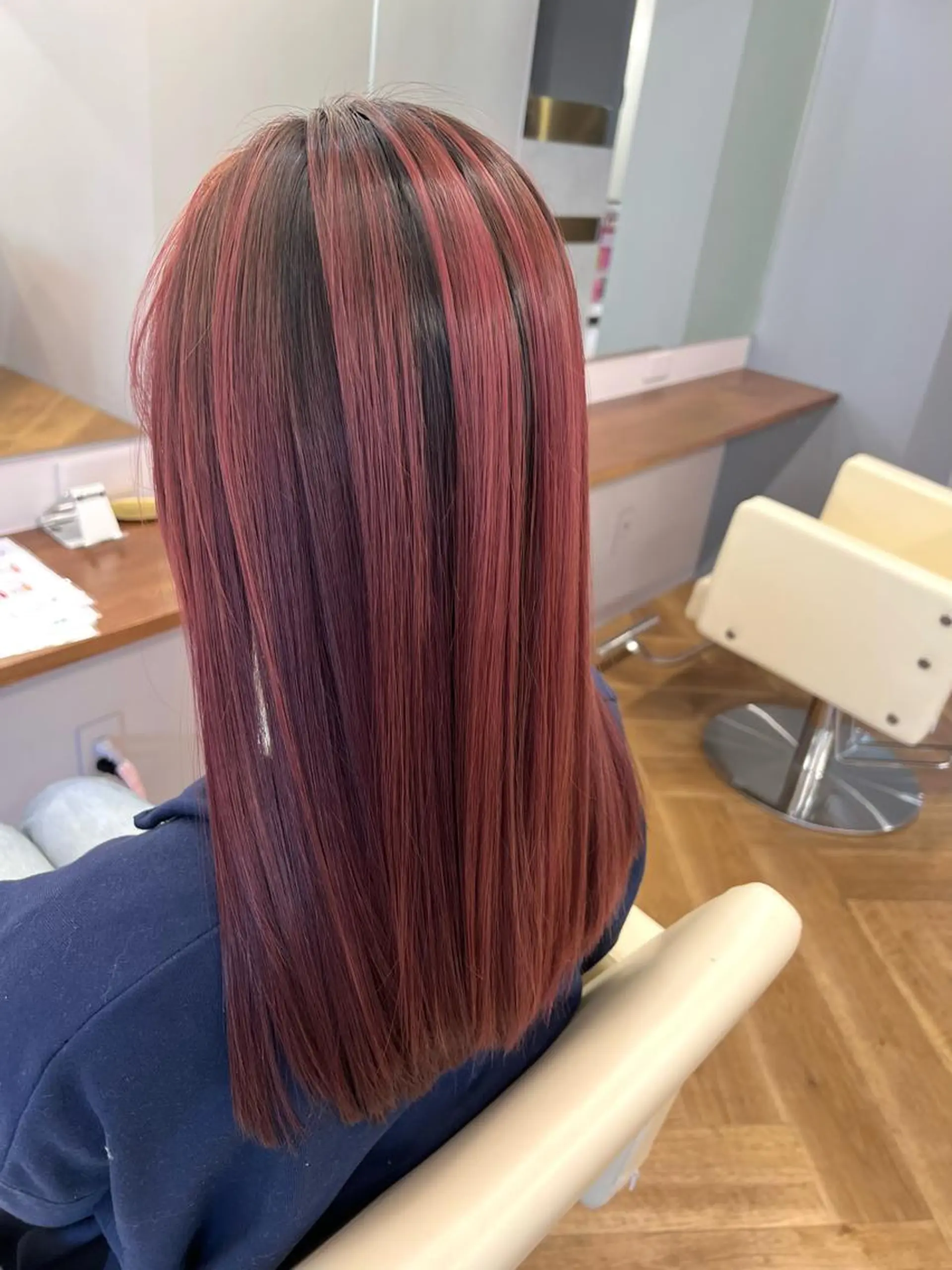 セミロング カット ヘアカラー 髪質改善＆ハイトーンカラー Cica神戸三宮元町店所属・福田 美波のヘアスタイル