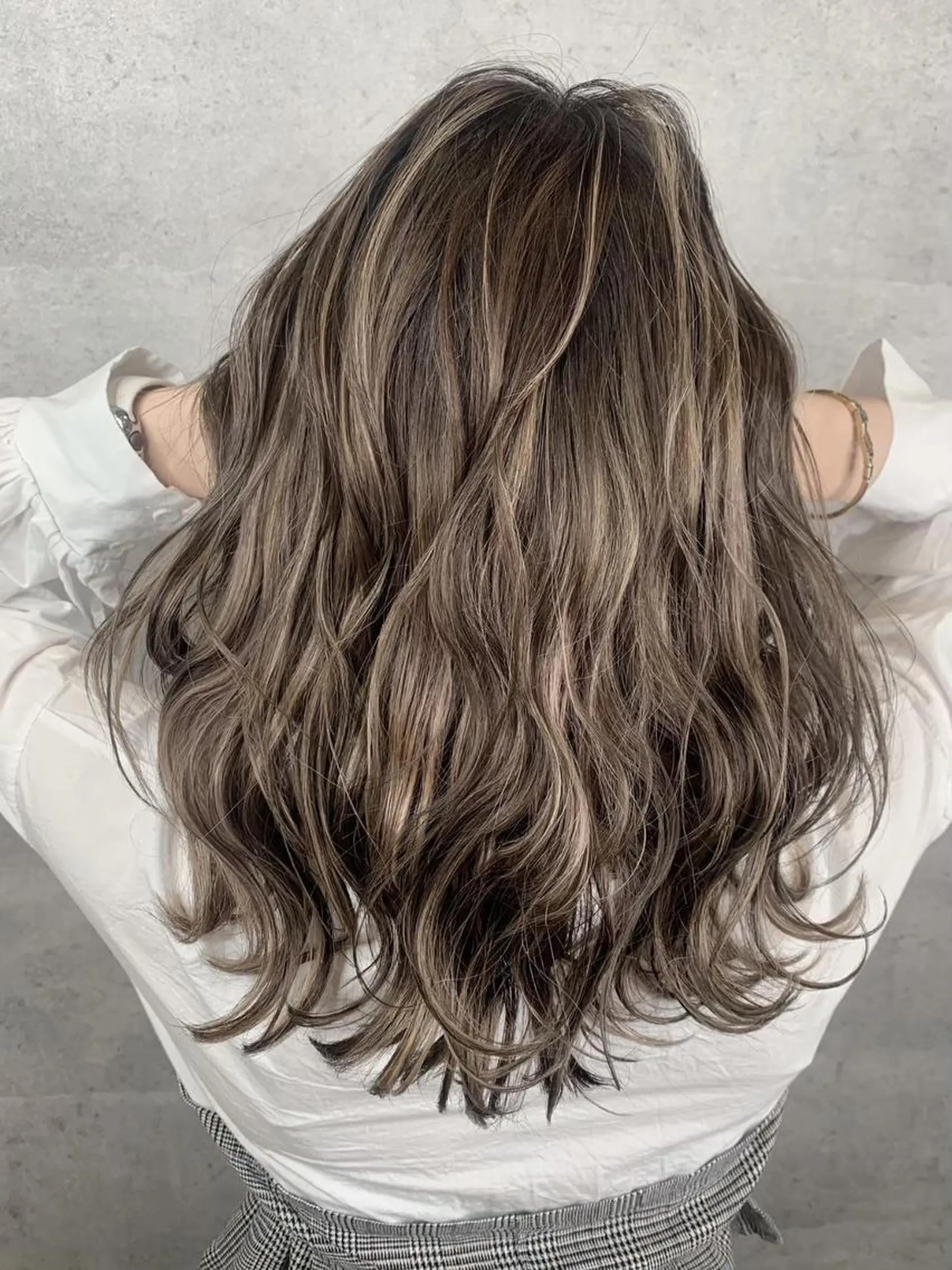 カラー アディクシーカラー バレイヤージュ 黒髪 ブリーチ ダブルカラー カット ヘアカラー ＿WHITE鳳店 アンダーバーホワイトのヘアスタイル