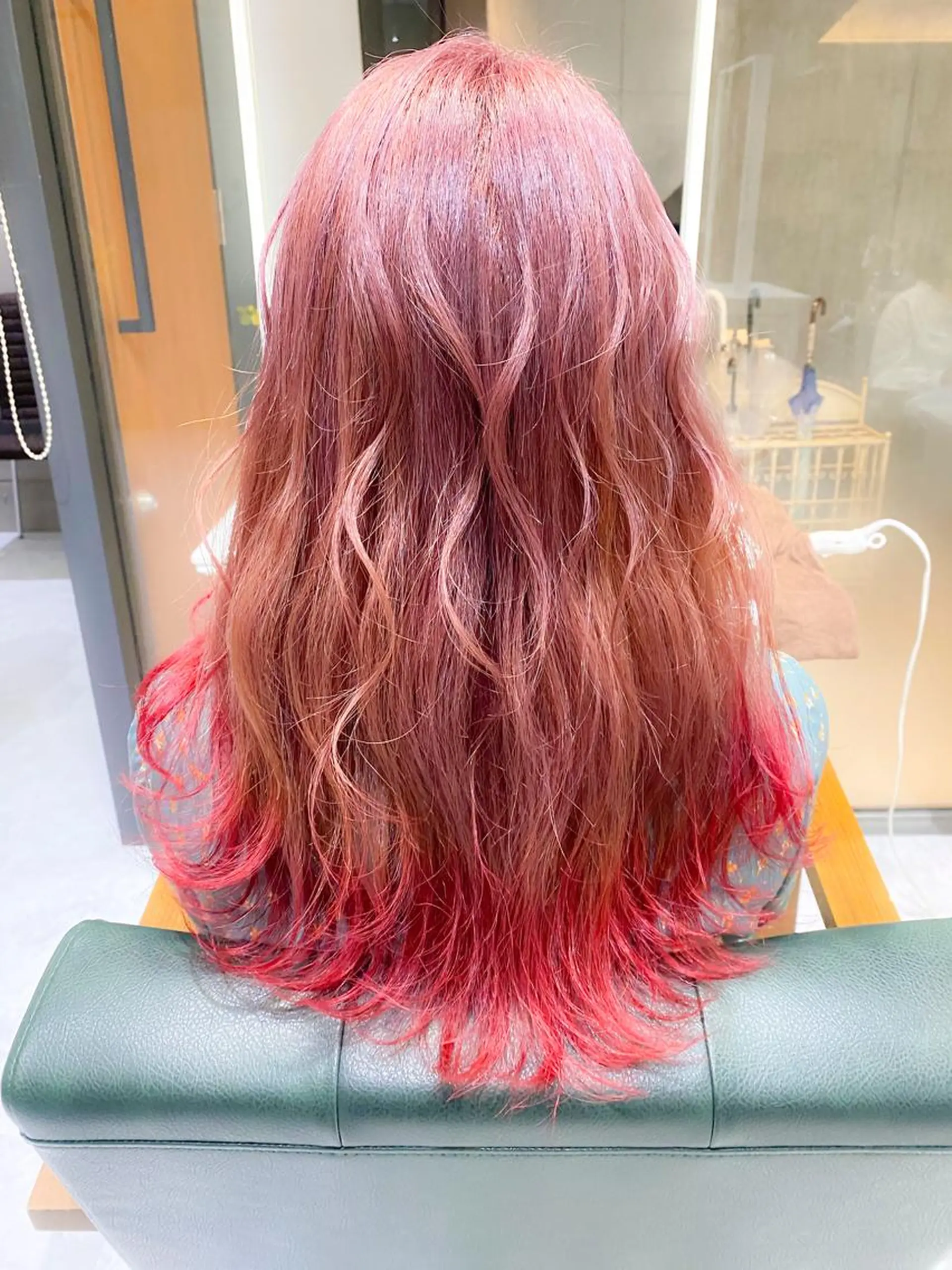 ロング カラー ヘアアレンジ 透明感カラー ピンクカラー レッドカラー バイオレットカラー モテ髪透明感❤️ デイズヘアカラーのヘアスタイル