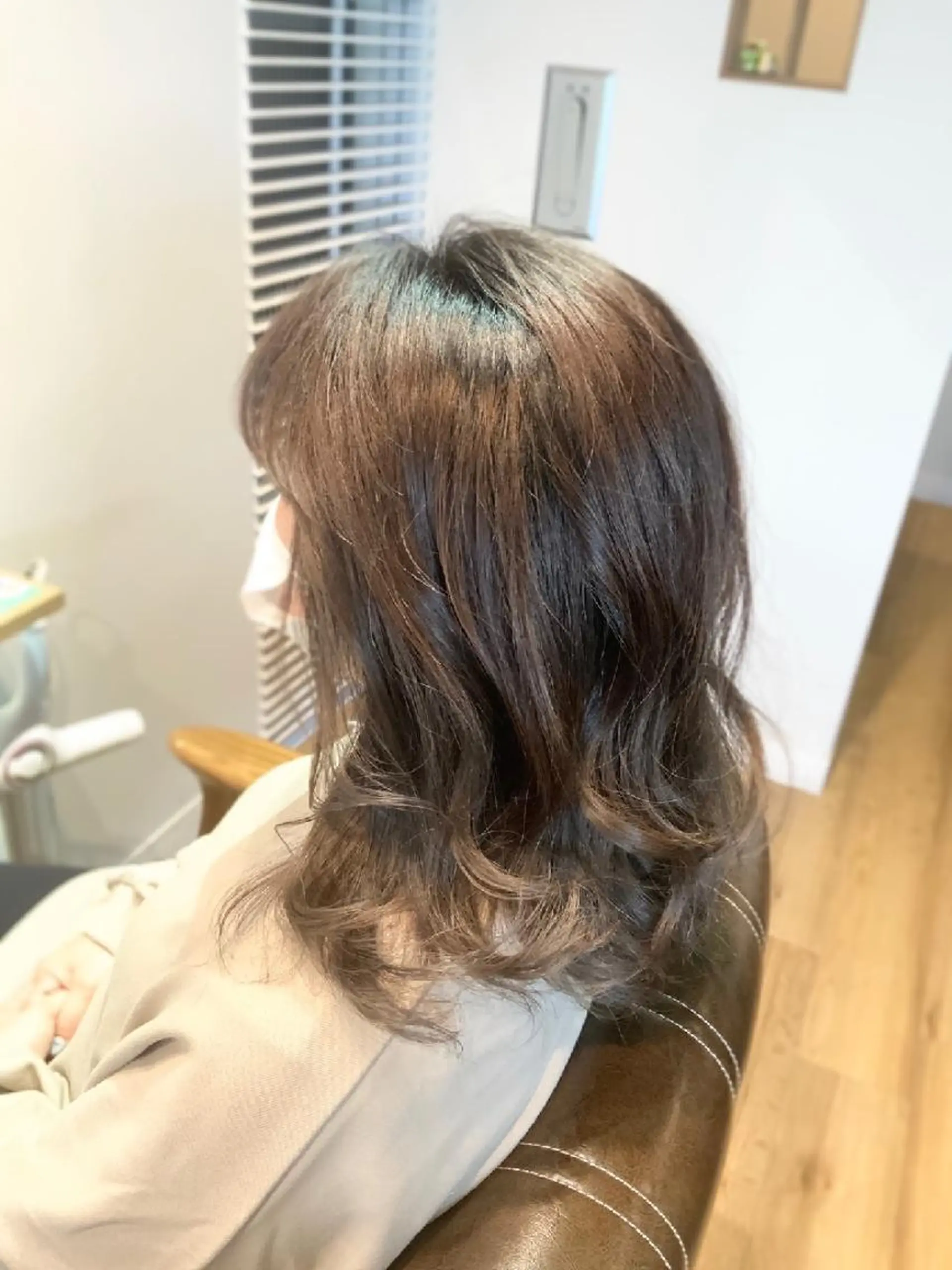 カラー ブリーチ 透明感カラー グレージュ ヘアカラー トリートメント 堀 望美のヘアスタイル