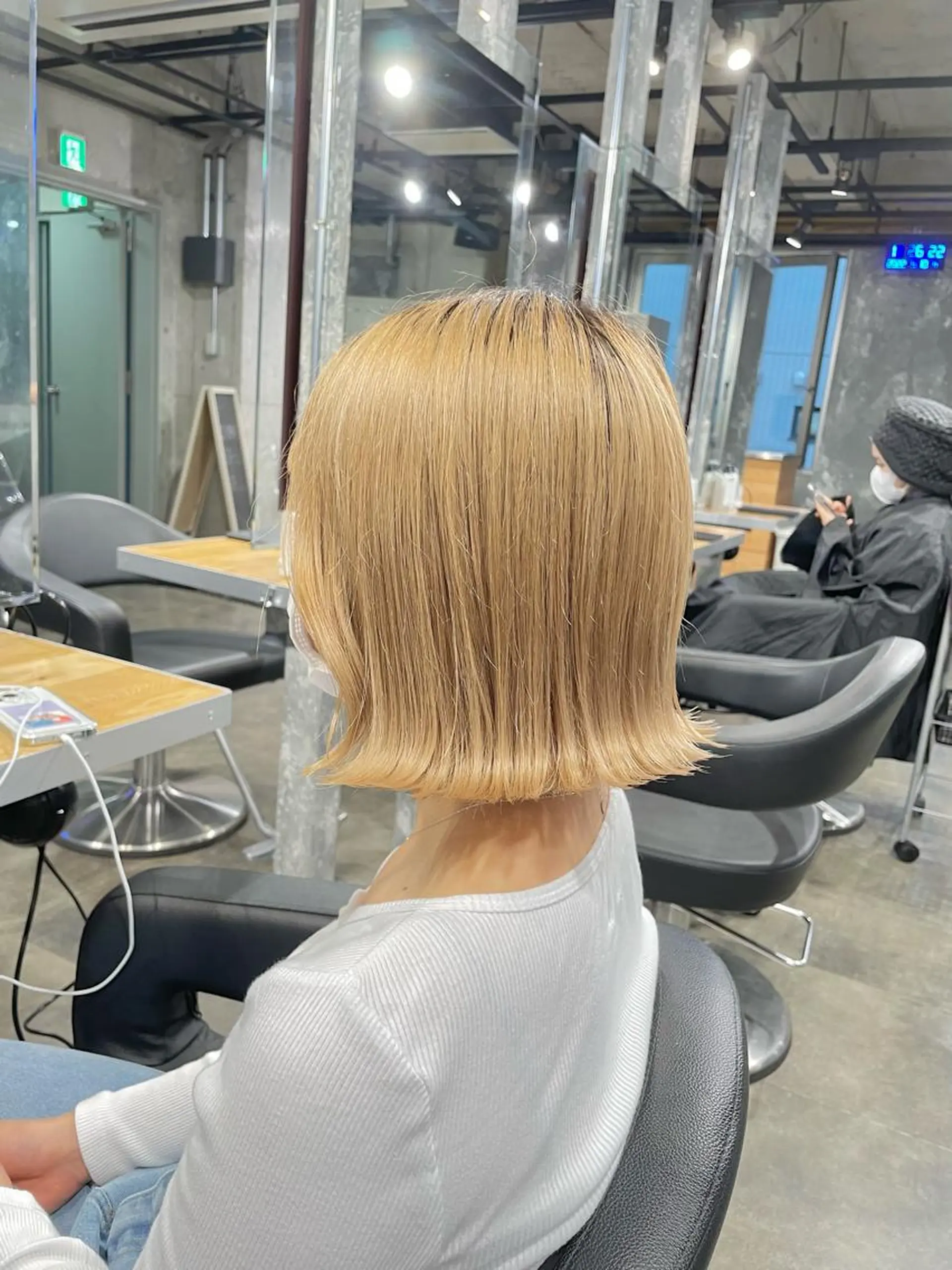 ミディアム カラー カット ヘアカラー トリートメント ヘッドスパ ヘアセット ベージュカラー💖 やすひろのヘアスタイル