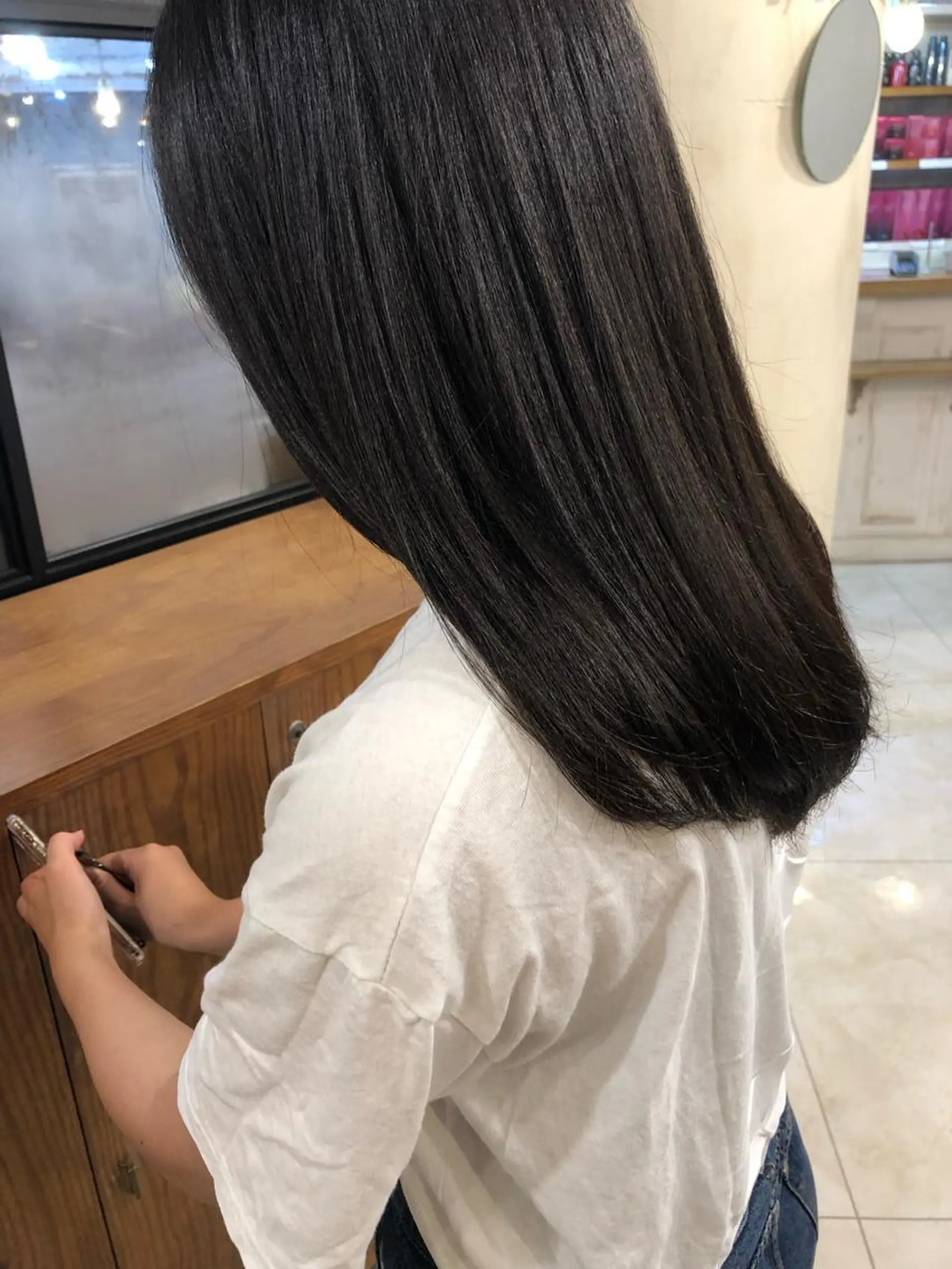 セミロング ヤスザトアヤノ ／レイヤー／オリーブのヘアスタイル