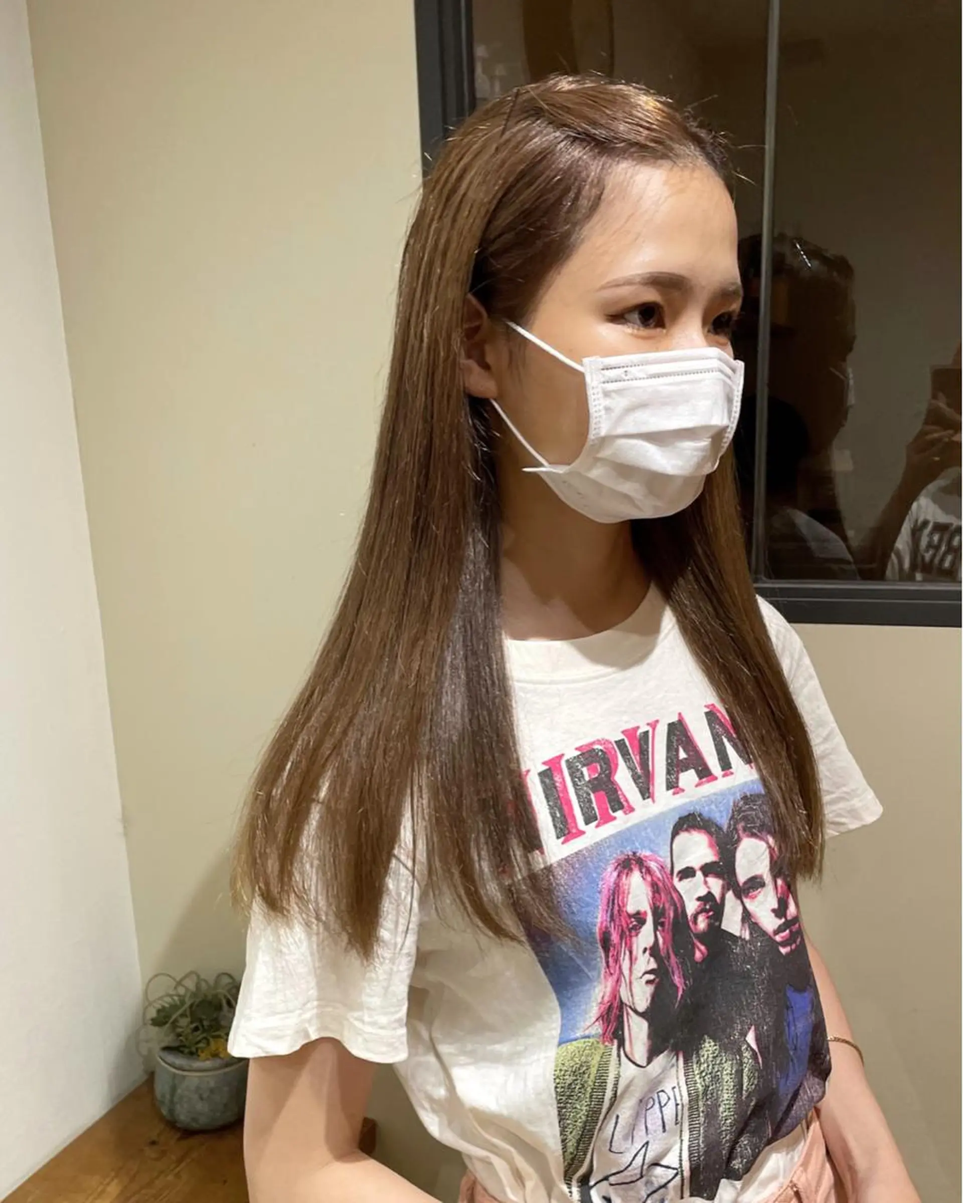 セミロング あやか/ベージュ /透け感カラーのヘアスタイル