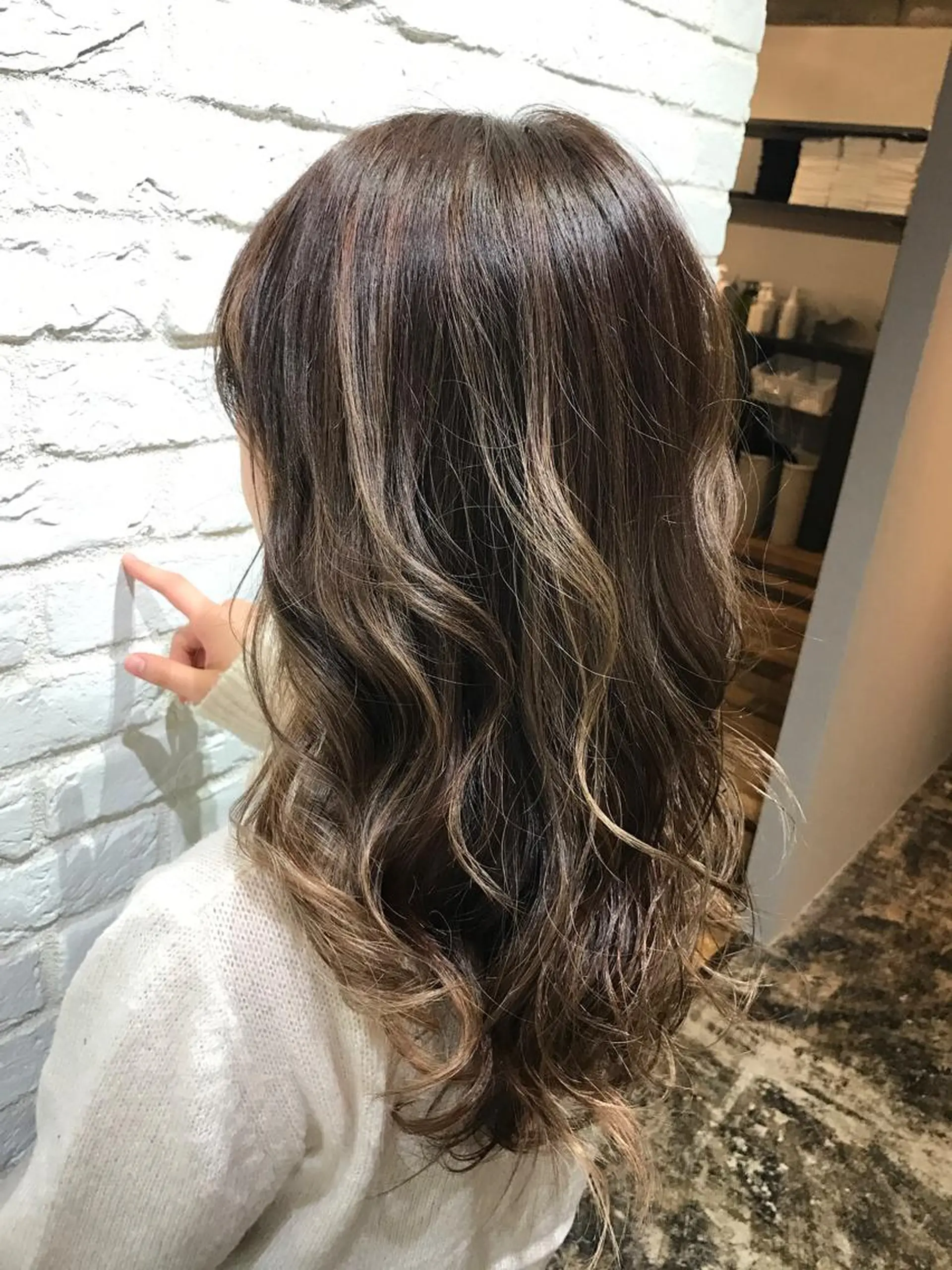 セミロング カラー Neale. yumiのヘアスタイル