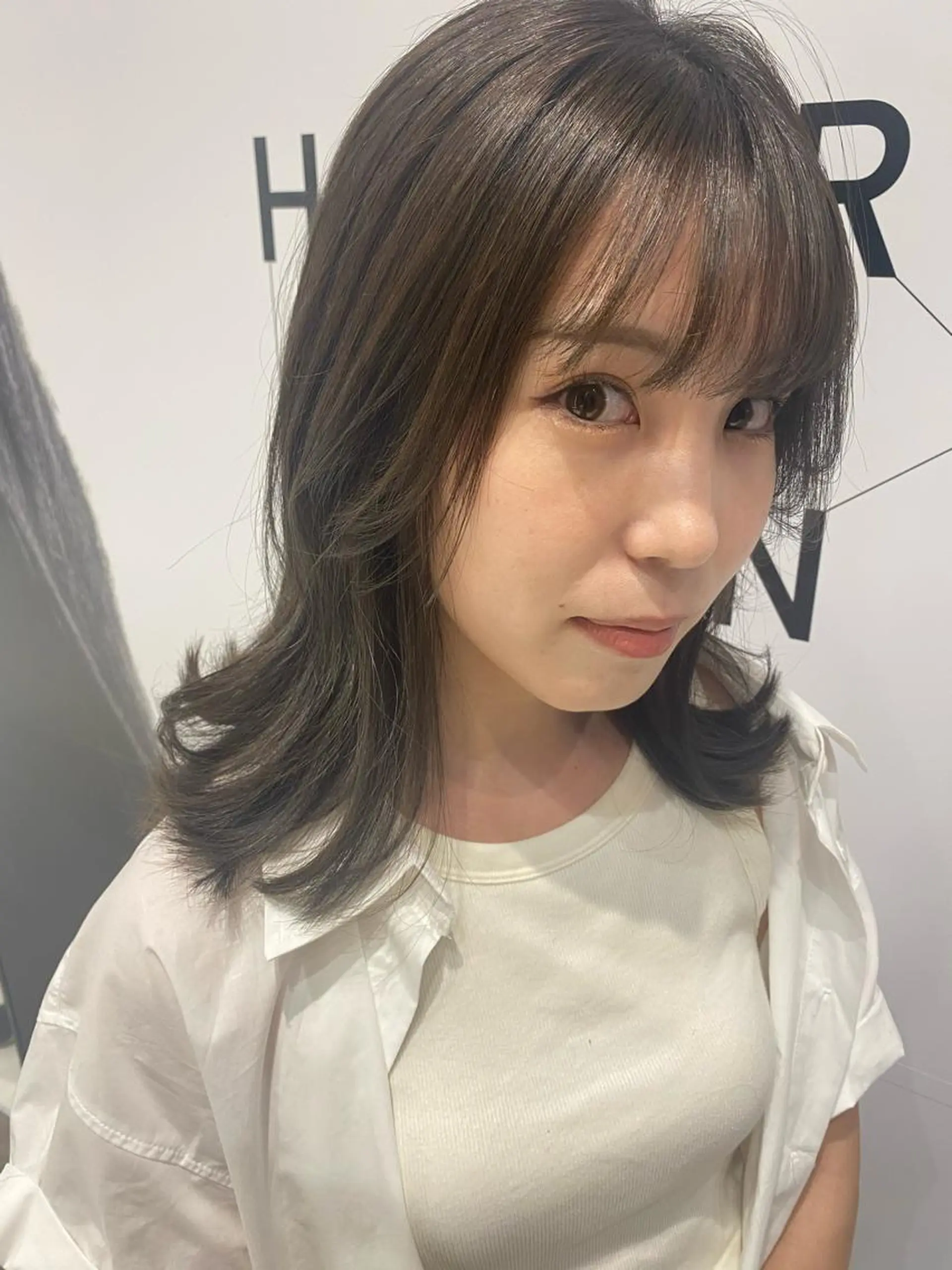 ミディアム ボブ 顔まわりレイヤー レイヤーカット 外ハネヘア HARUKIMINATO横浜所属・デザインカラー モデル募集🌈のヘアスタイル