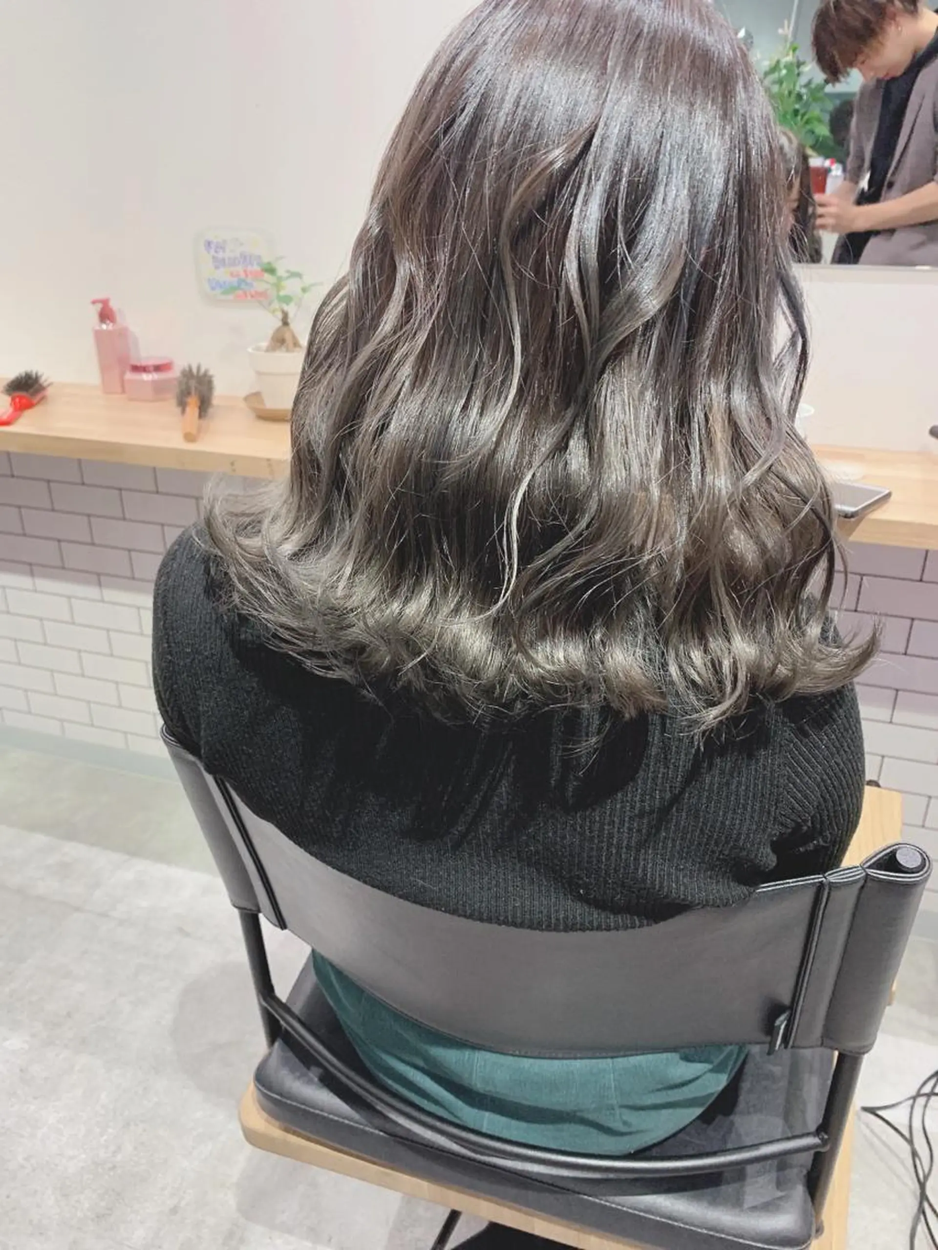ロング アッシュ ハイライト レイヤーカット Selene hair OSAKAのヘアスタイル